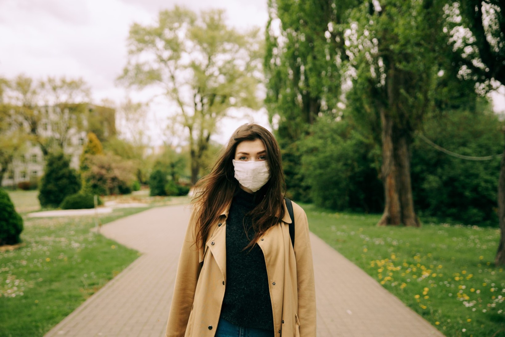 Nahaarst annab nõu: kuidas hoolitseda maski kandmise perioodil näonaha eest