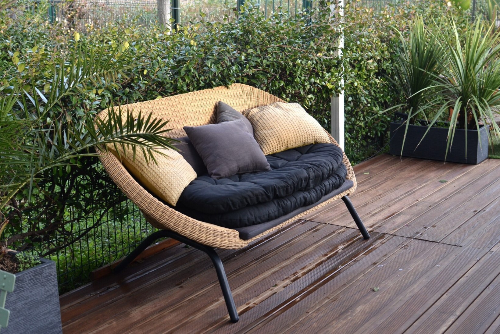 Ideid mõnusa rõdu ja terrassi loomiseks: trendid soosivad rohket rohelust ja funktsionaalset mööblit