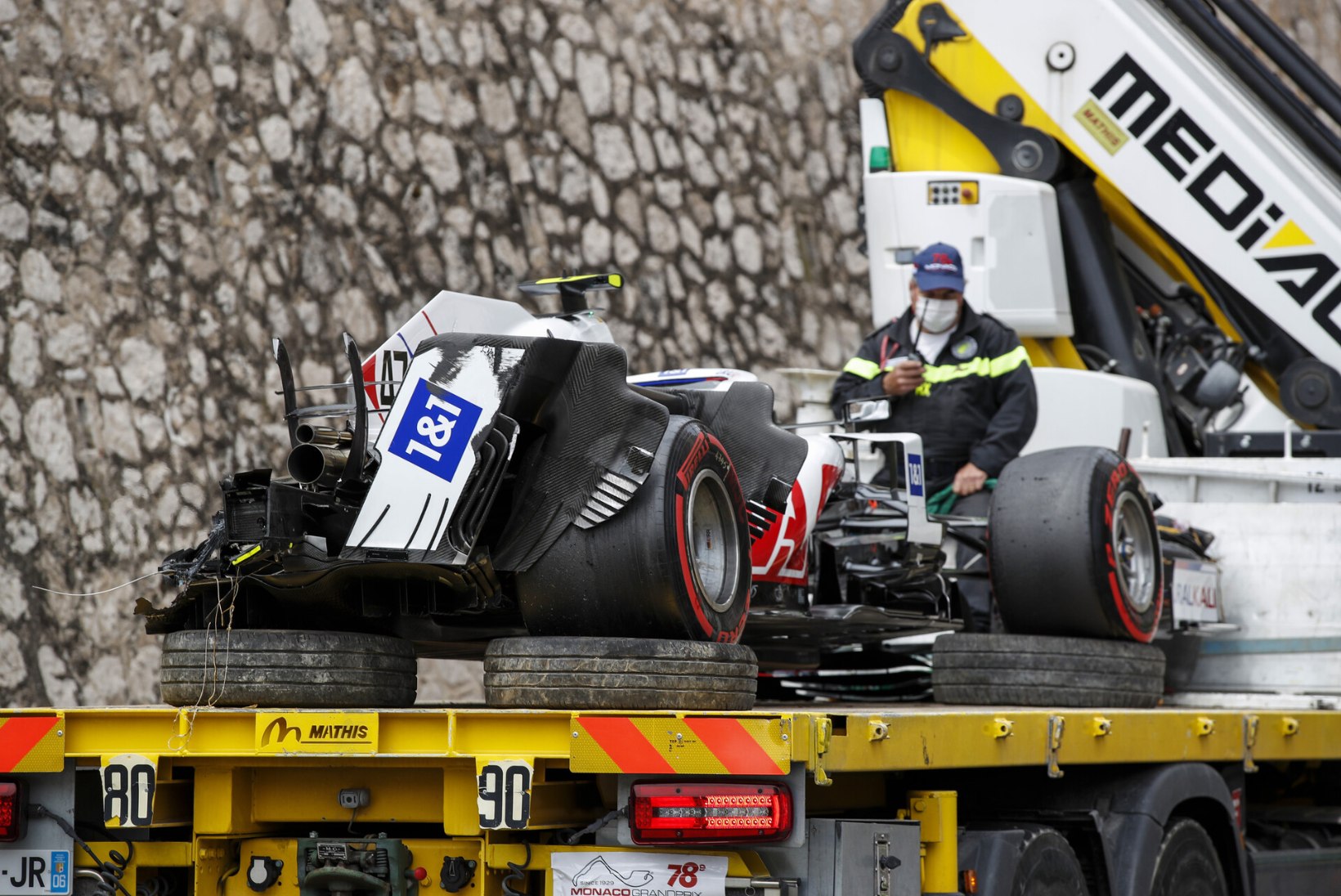 VIDEO | Schumacher sõitis vabatreeningul oma masina puruks