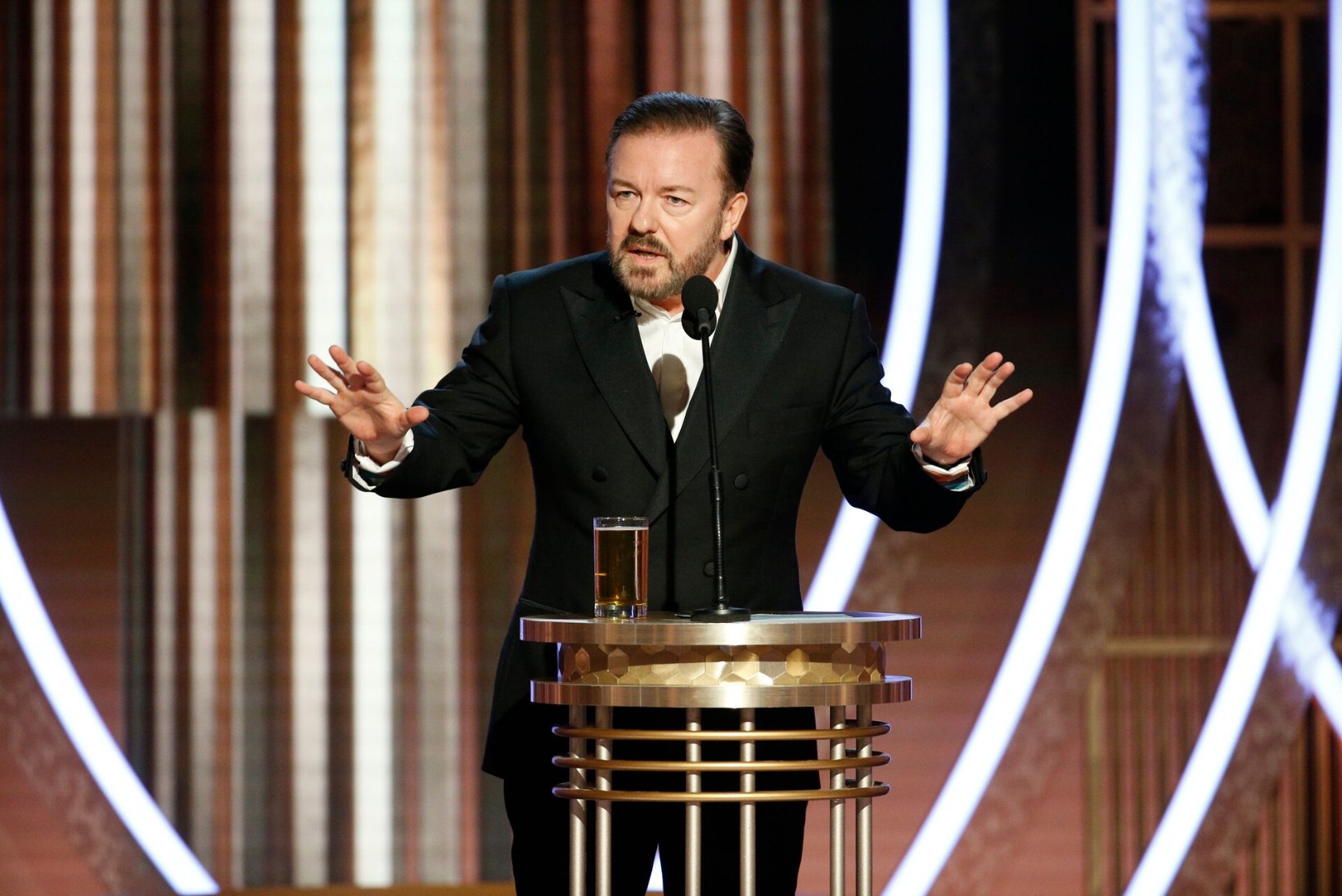 Arvukad naised süüdistavad koomik Ricky Gervaisi produtsenti seksuaalses ahistamises