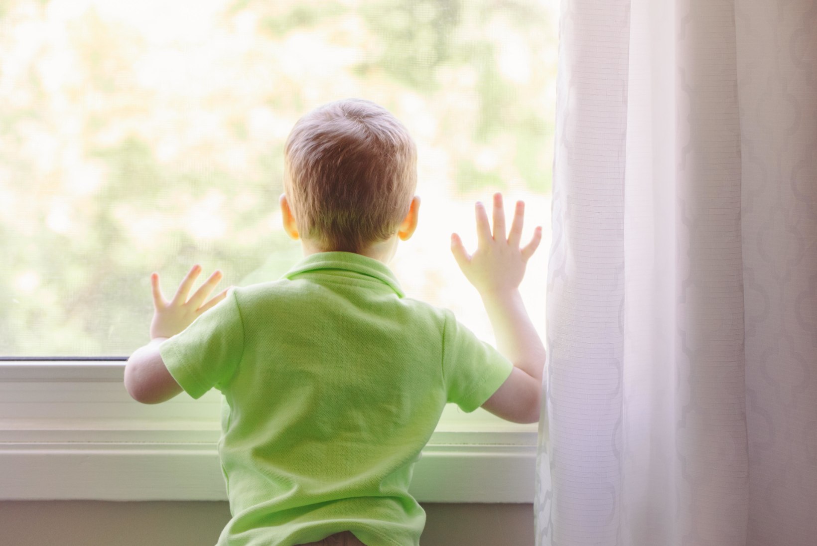 Fly out the window. Boy at the Window. A boy looking out the Window. Мальчик раздвигающий пальцами картинку в окне. Фото look out the Window.