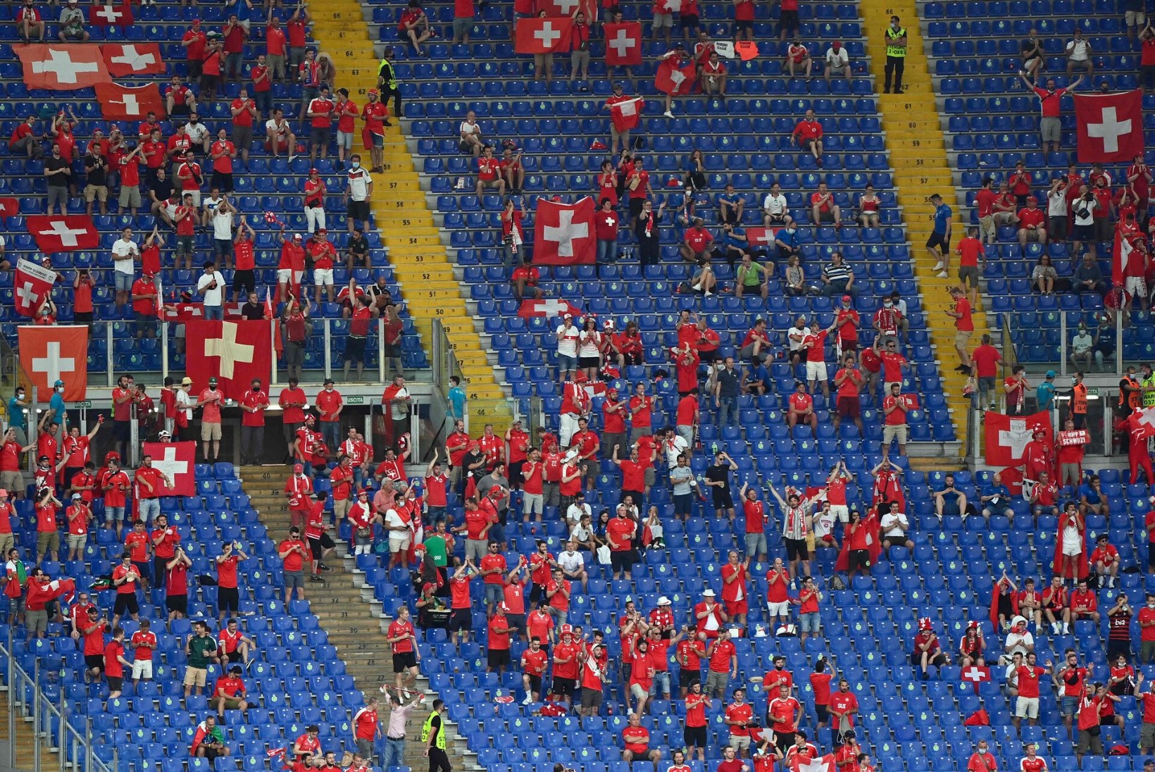 Õhtuleht jalgpalli EMil | Šveitsi poolehoidjad koondise edusse ei usu: „Mängijatel pole kirge ja nad ei võitle.“ 