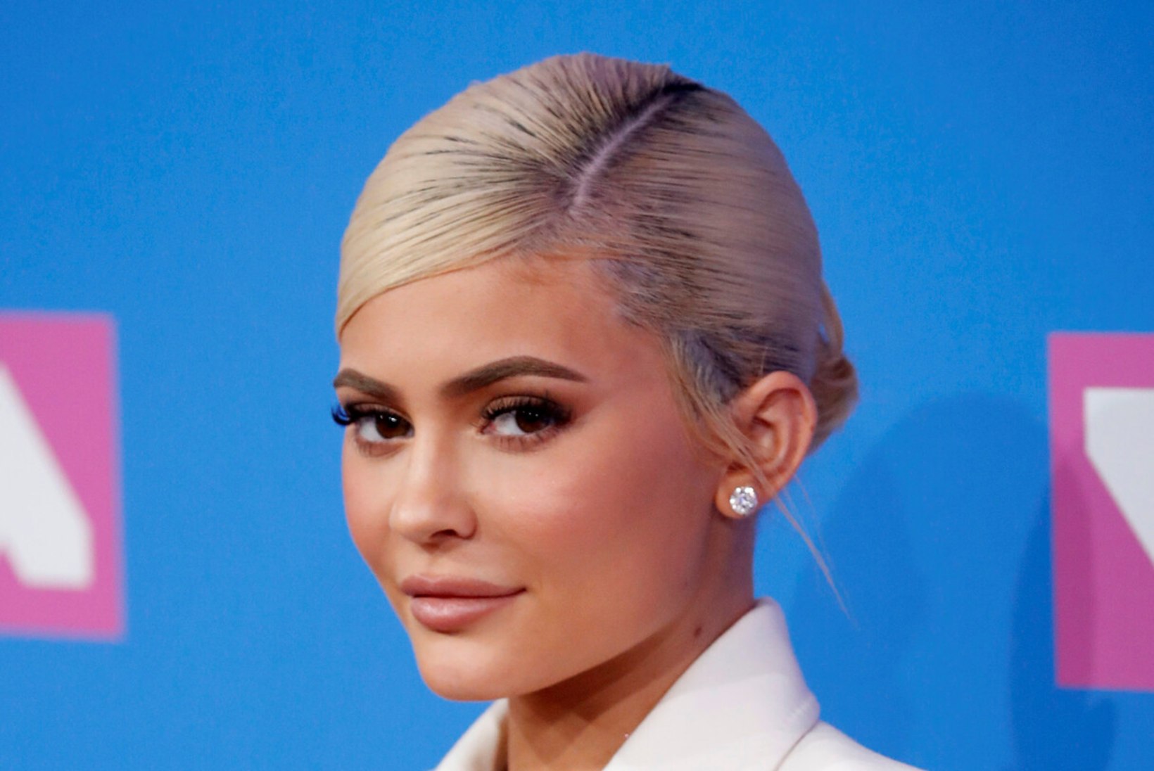 PIMESTAV VAATEPILT: Kylie Jenner hullutab oma fänne peaaegu olematute bikiinidega
