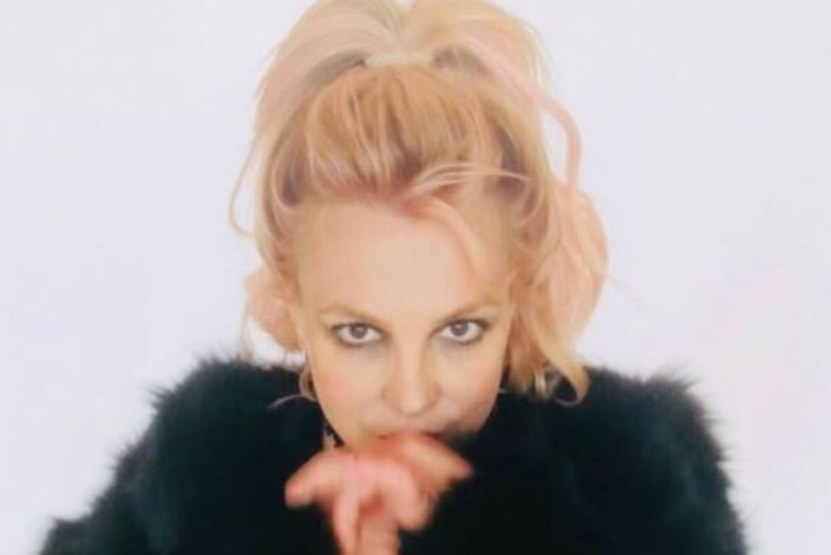 Britney Spears näitas Instagramis harukordset kehaosa