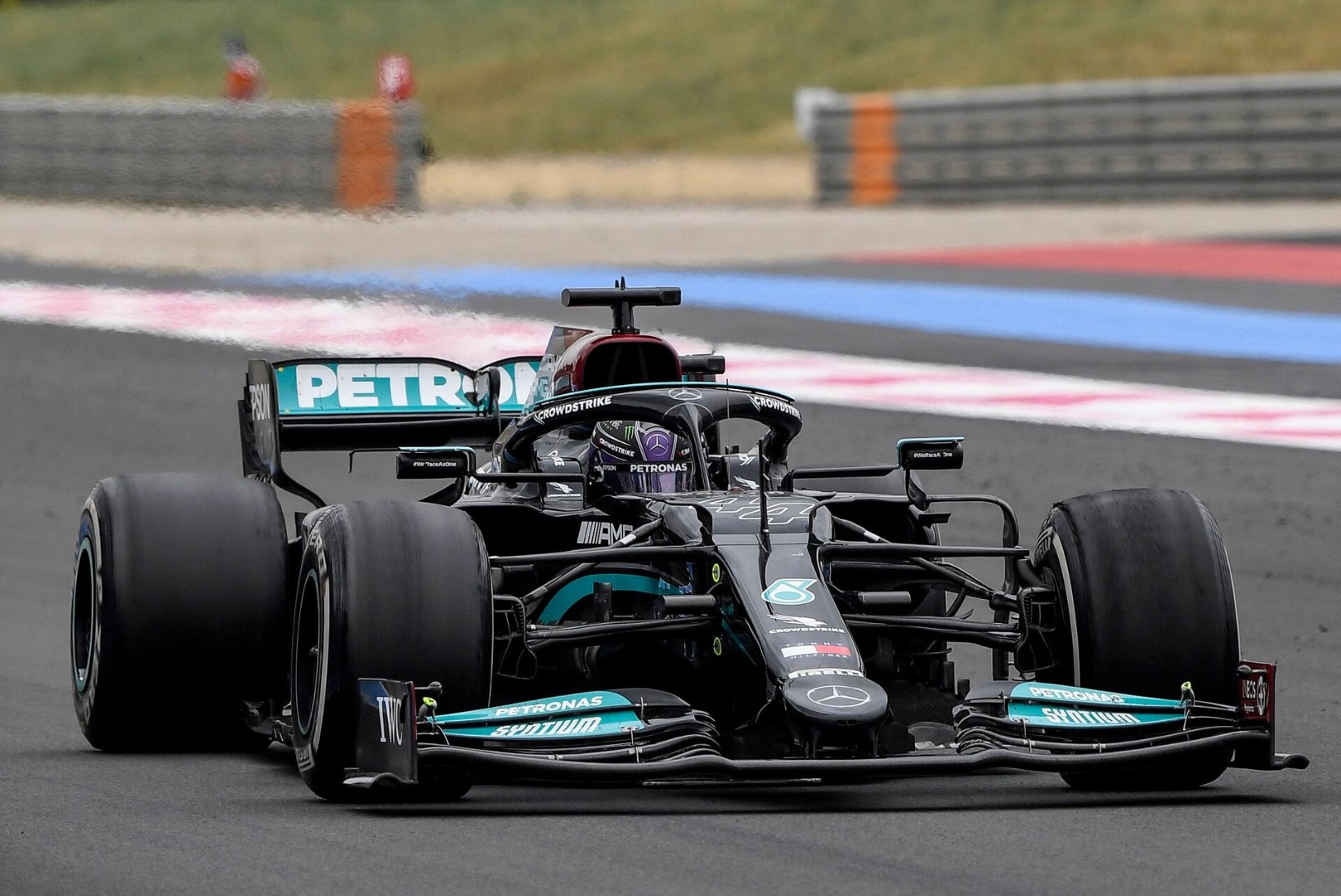 Verstappen möödus eelviimasel ringil Hamiltonist ning võitis Prantsusmaa GP!