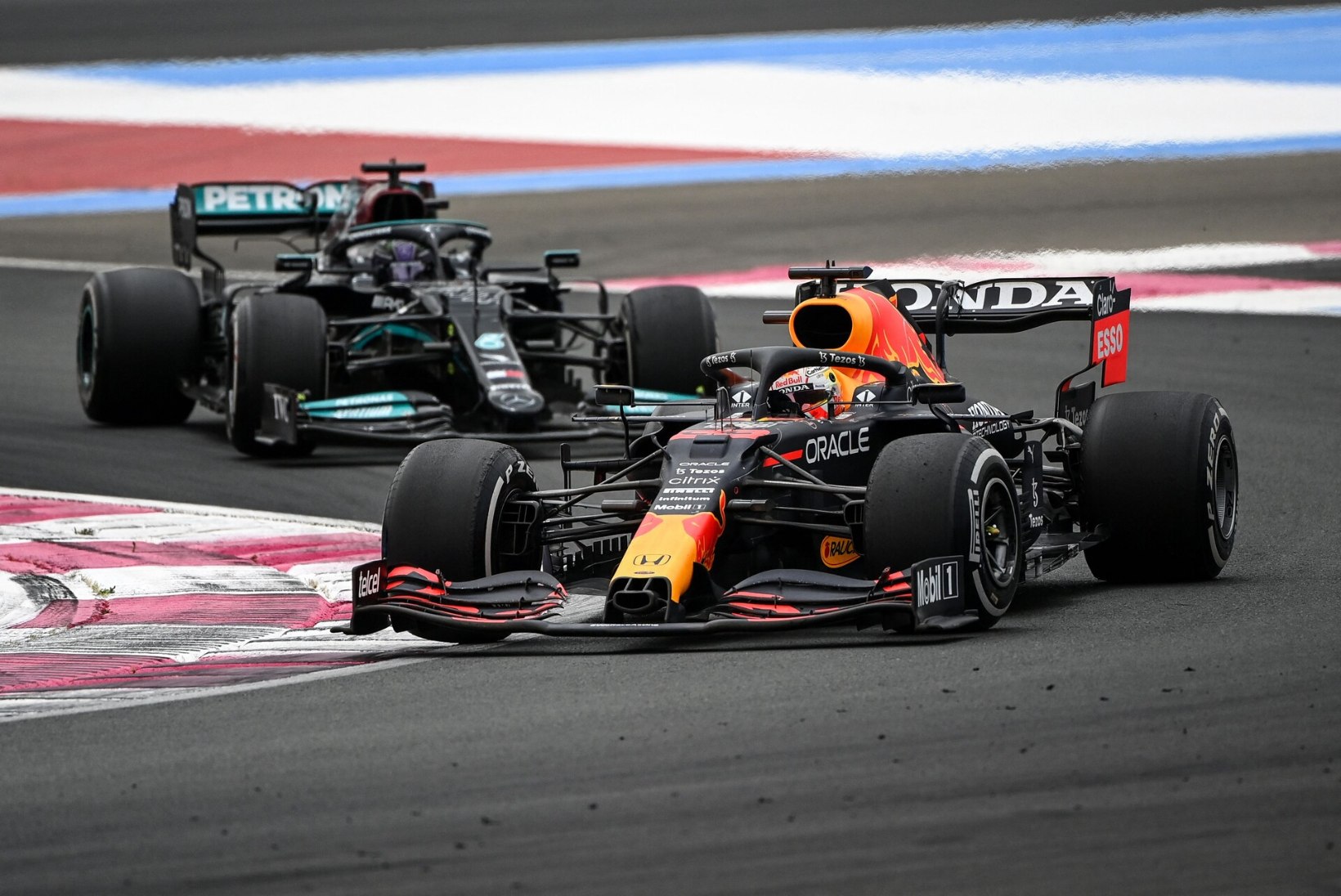 Verstappen möödus eelviimasel ringil Hamiltonist ning võitis Prantsusmaa GP!
