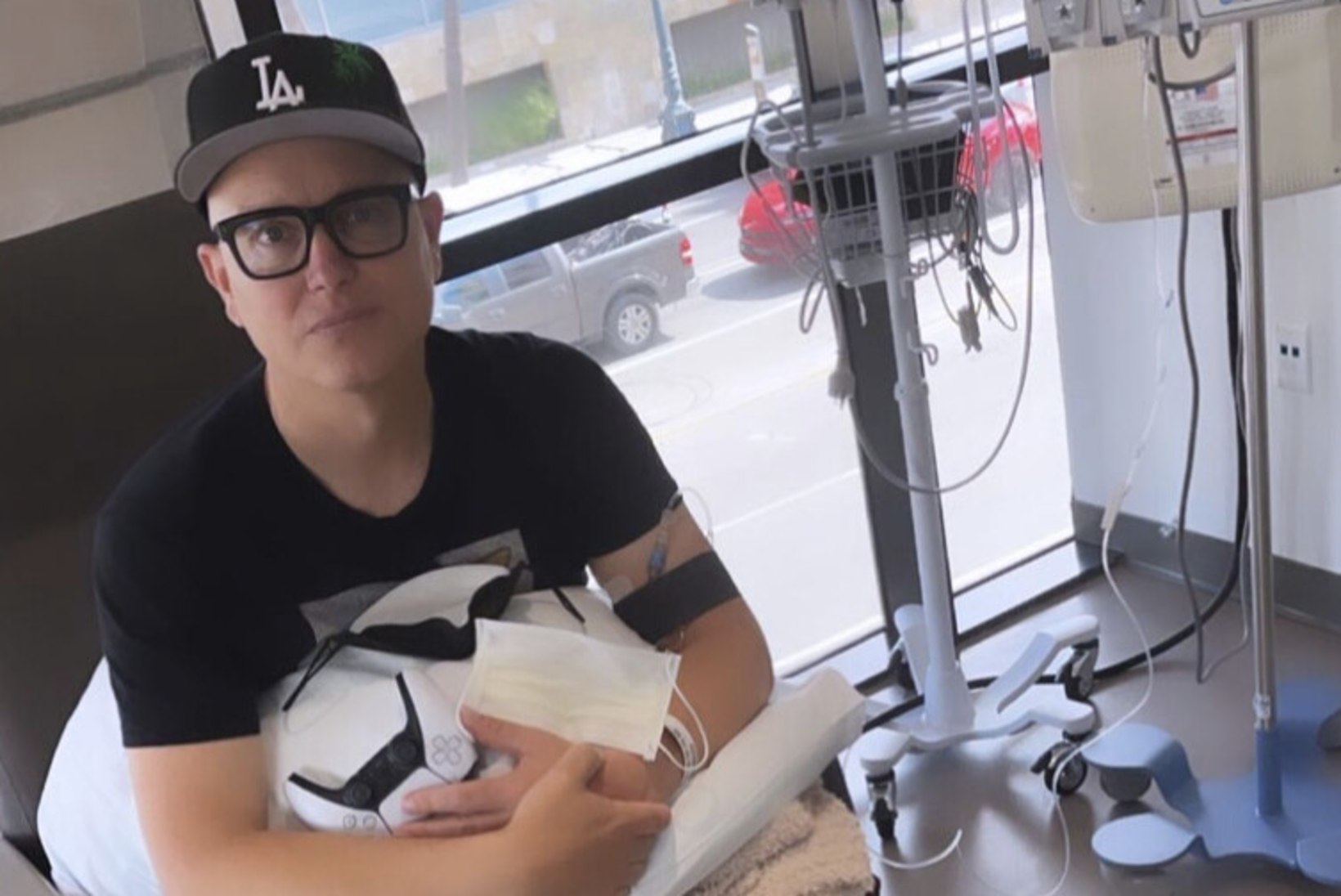 Blink-182 laulja haigestus vähki: see imeb ja ma kardan
