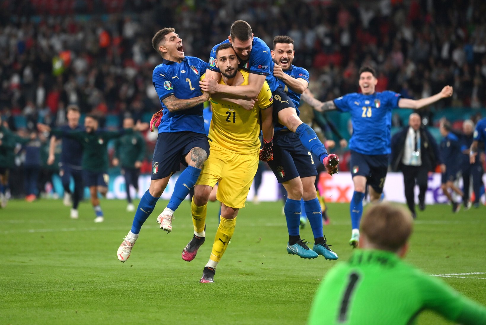 ELAGU! Itaalia võitis penaltiseeria järel Inglismaad ja krooniti Euroopa meistriks