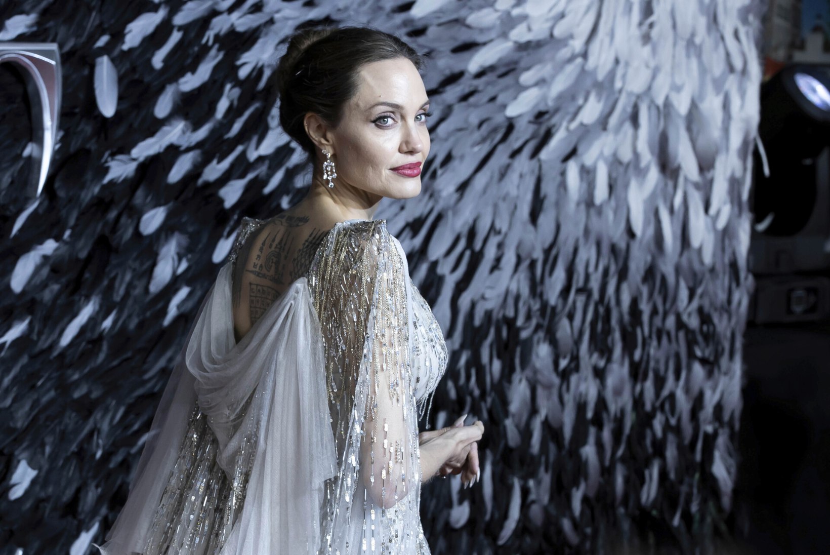 Angelina Jolie ja maailmakuulsa muusiku restoraniskäik pani lõuad lõksuma