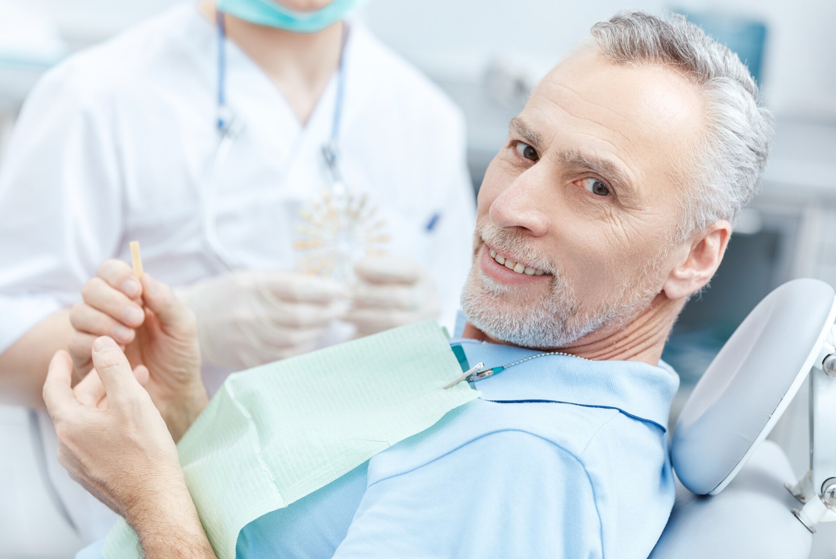 Kuidas valida hambaproteesi – milline neist on mugavaim ja loomulikum?