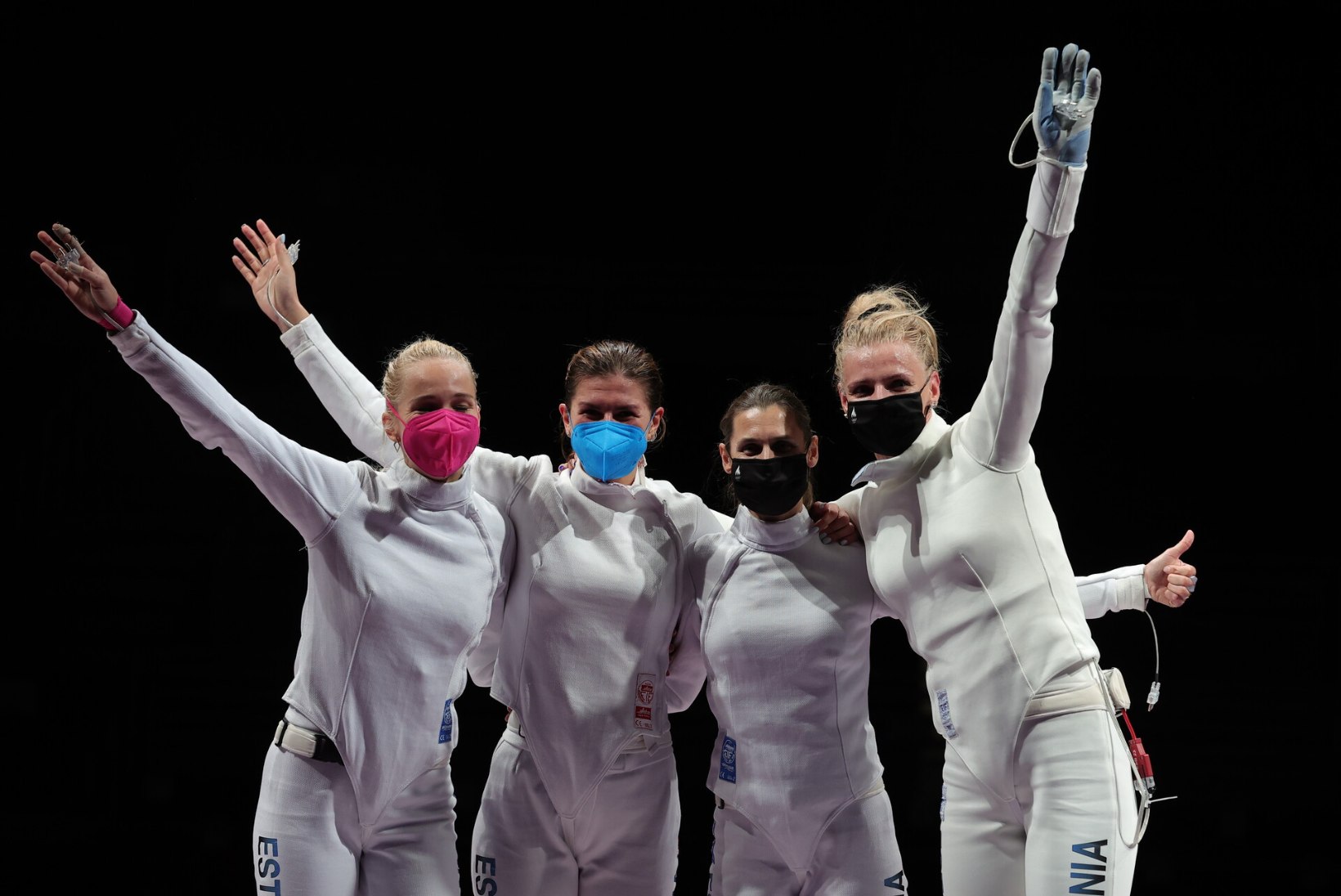 GALERII | Vaata, kuidas rõõmustasid olümpial finaali pääsenud Eesti naisvehklejad