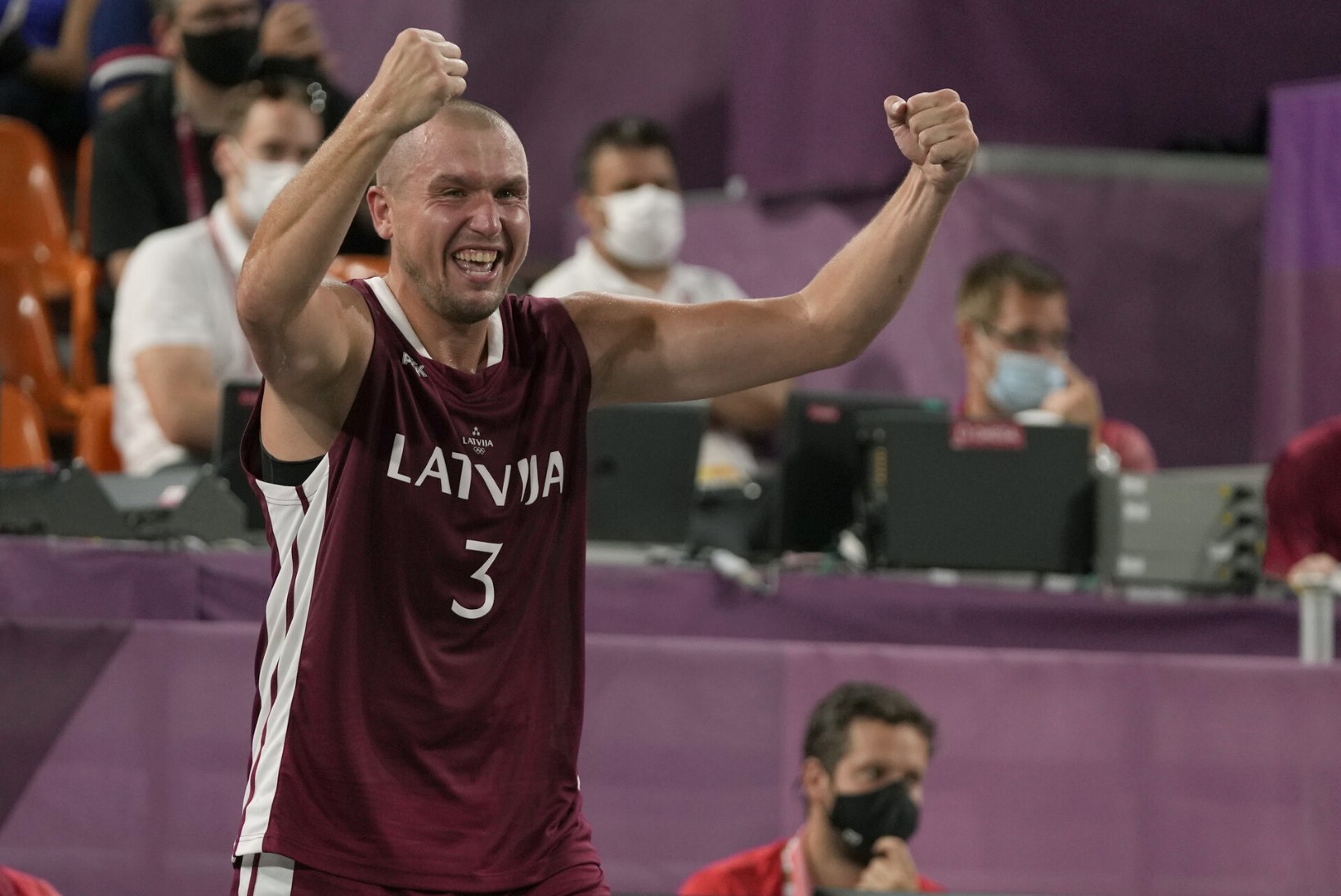 ÕL TOKYOS | VÕIMAS! AJALOOLINE! Lätiga võitis olümpiakulla Valgas karjäärile joone alla tõmmanud mees!