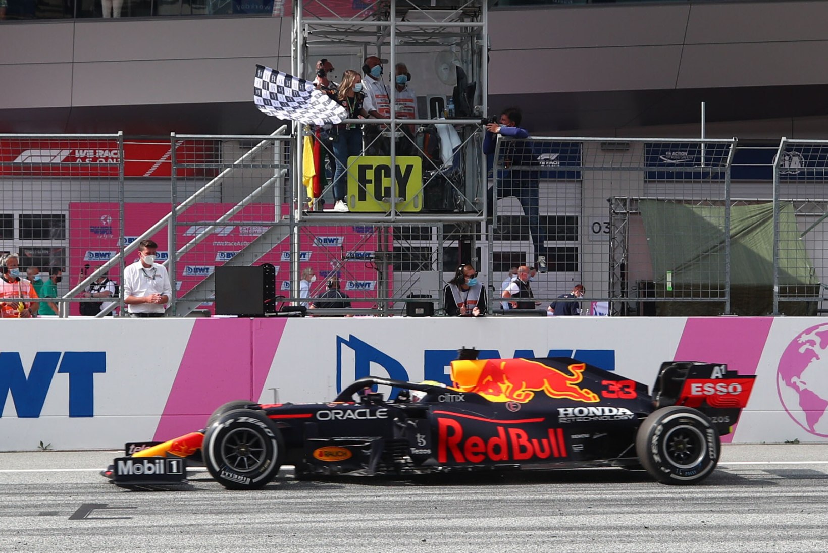 Verstappen teenis kolmanda järjestikuse etapivõidu, Hamilton jäi poodiumilt välja