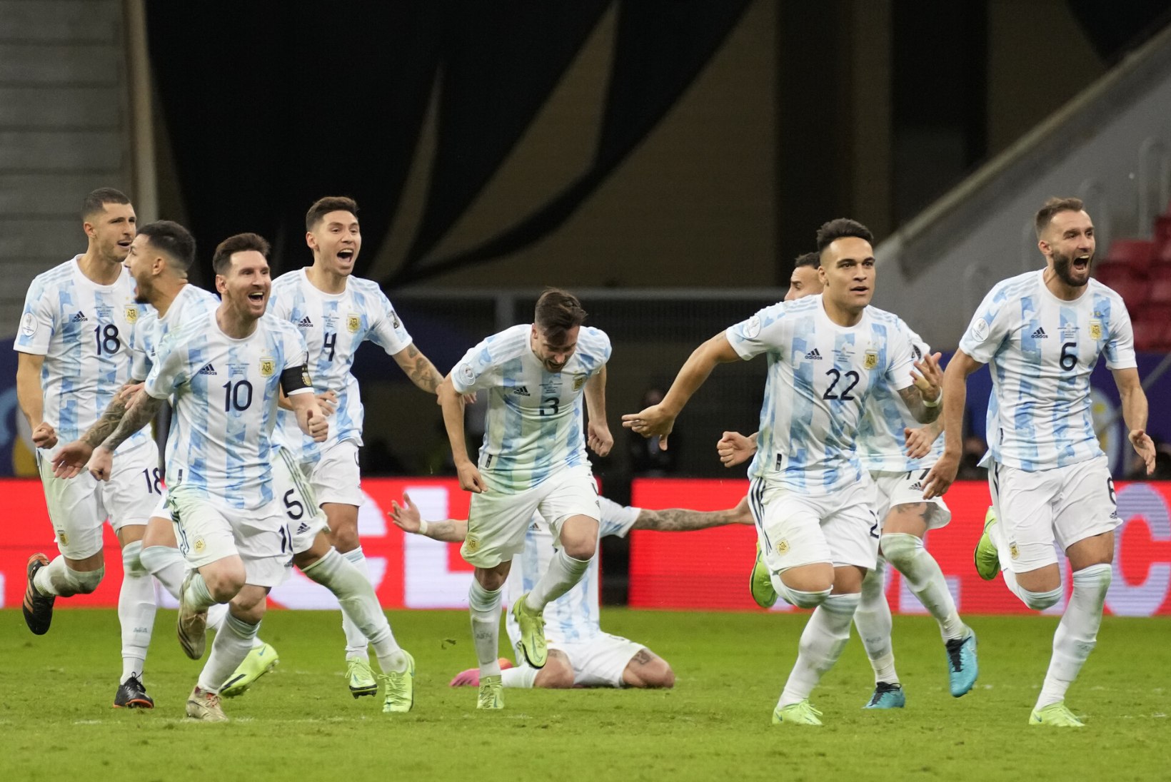 VIDEO | Verine Messi ja väravavahi ulmeline penaltiseeria kindlustasid Argentina-Brasiilia finaali