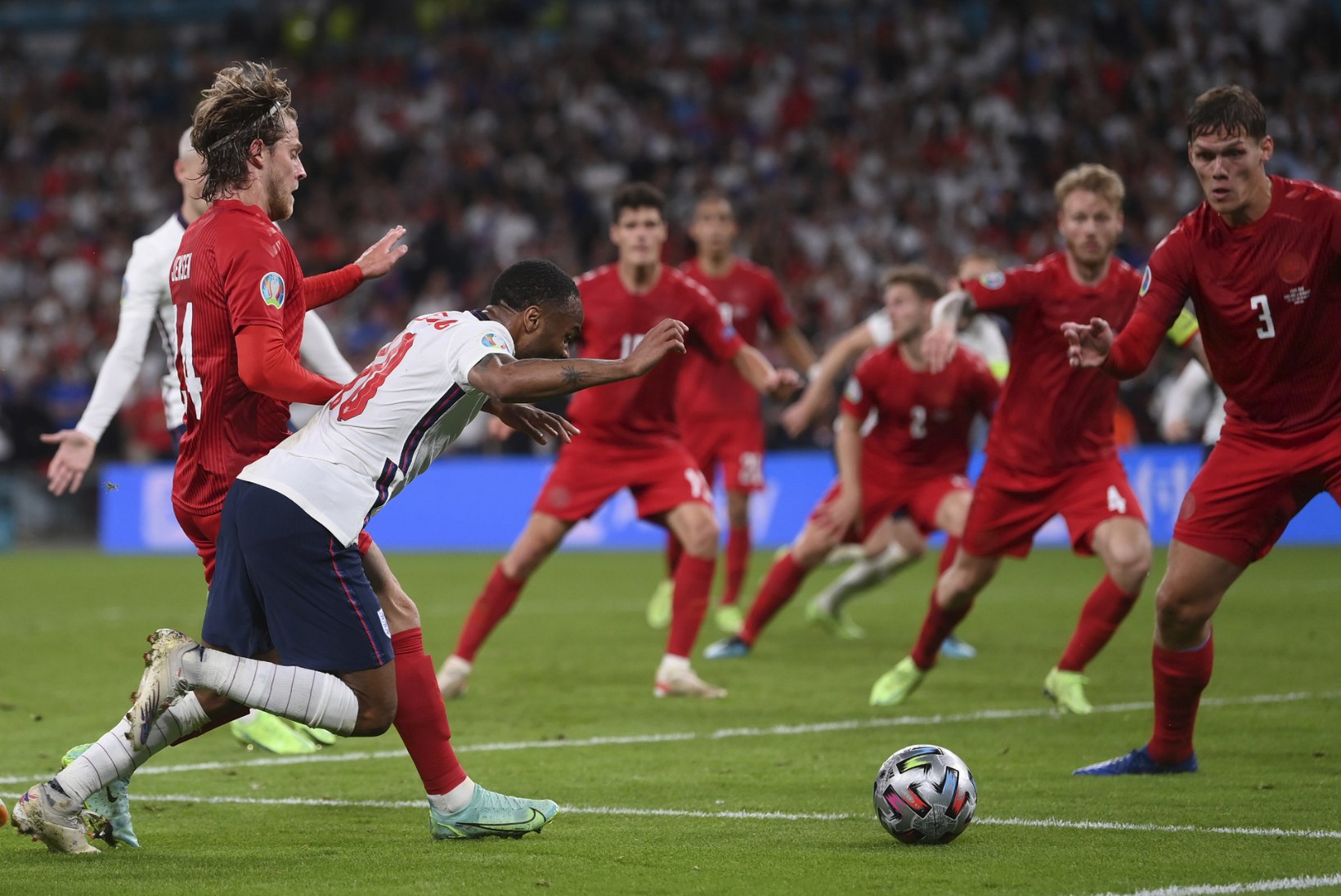 Isegi inglasest tippkohtunik ütles, et Taani kaotas olematu penalti tõttu