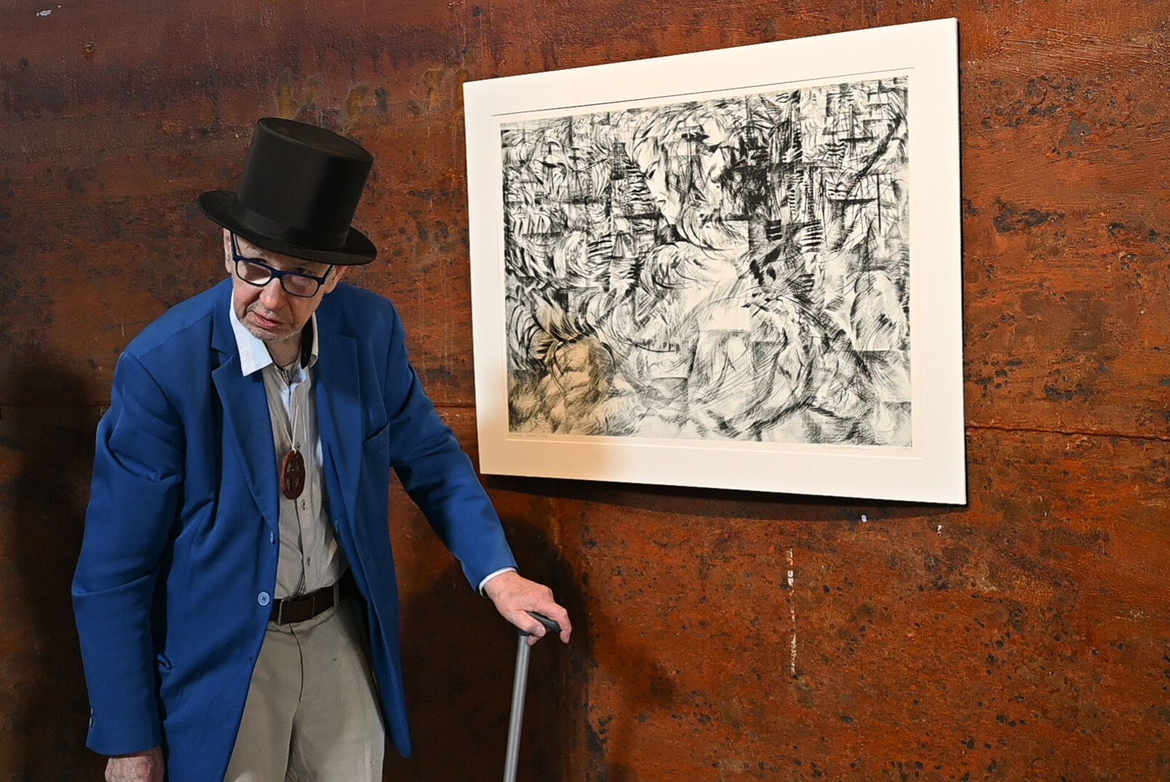 GALERII | Tõelise kunstnikumüüdi elav kehastus, Tõnis Laanemaa avas Viinistus suurnäituse „Lõpmatus“