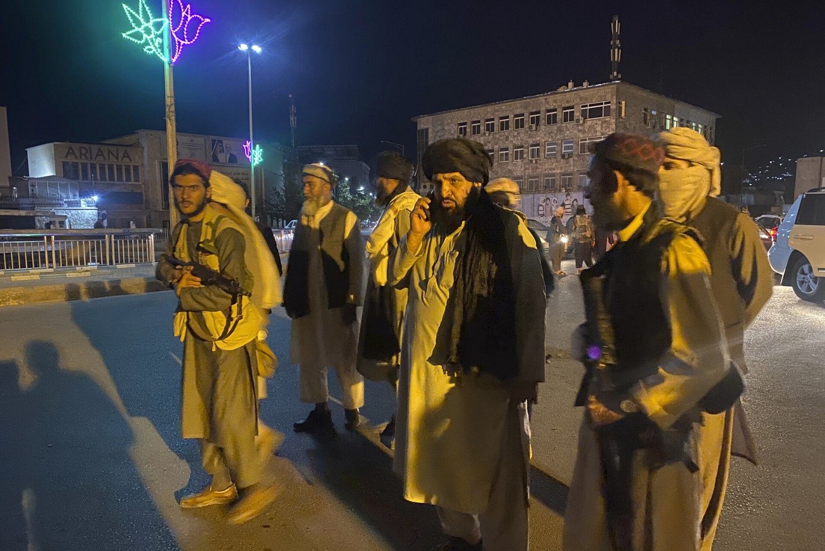 VIDEOD | KABUL ON LANGENUD: Taliban kuulutas välja Afganistani Islamiemiraadi
