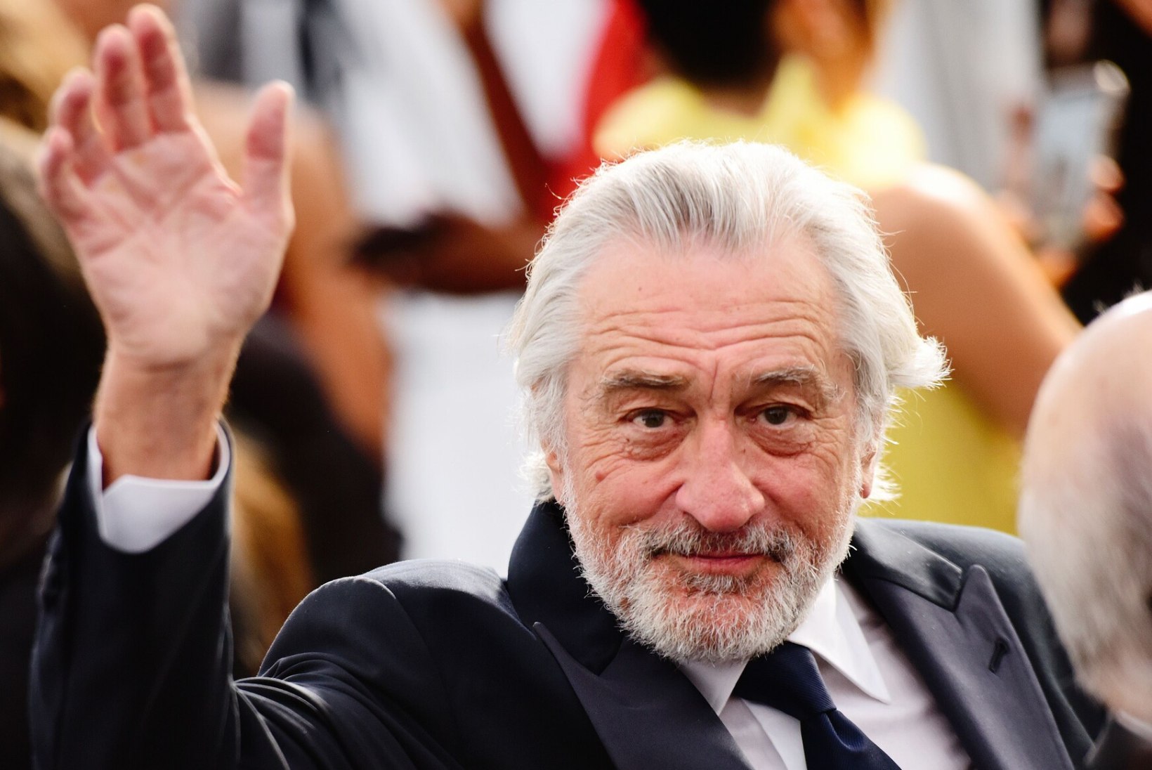 KES ON SEE SALADUSLIK DAAM? Robert De Niro tähistas 78. sünnipäeva koos uue kallimaga Euroopas