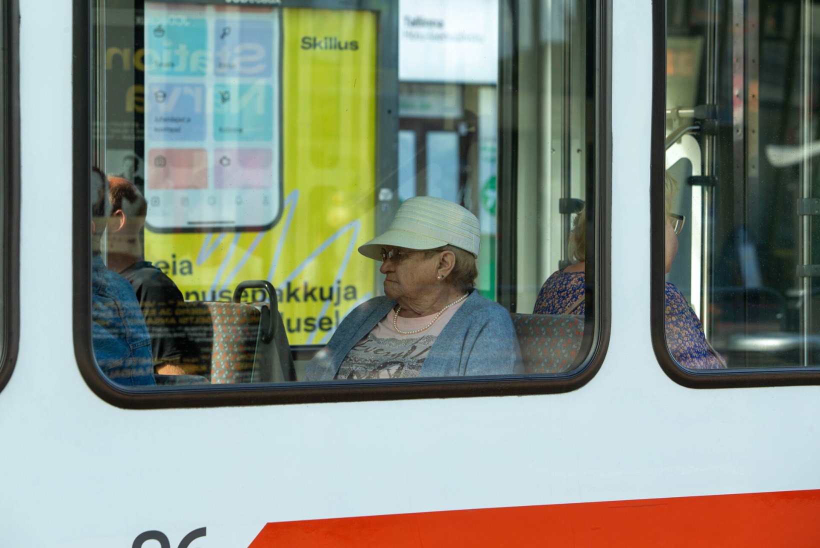 GALERII | Pooled ühistranspordiga sõitjad ei kanna maski