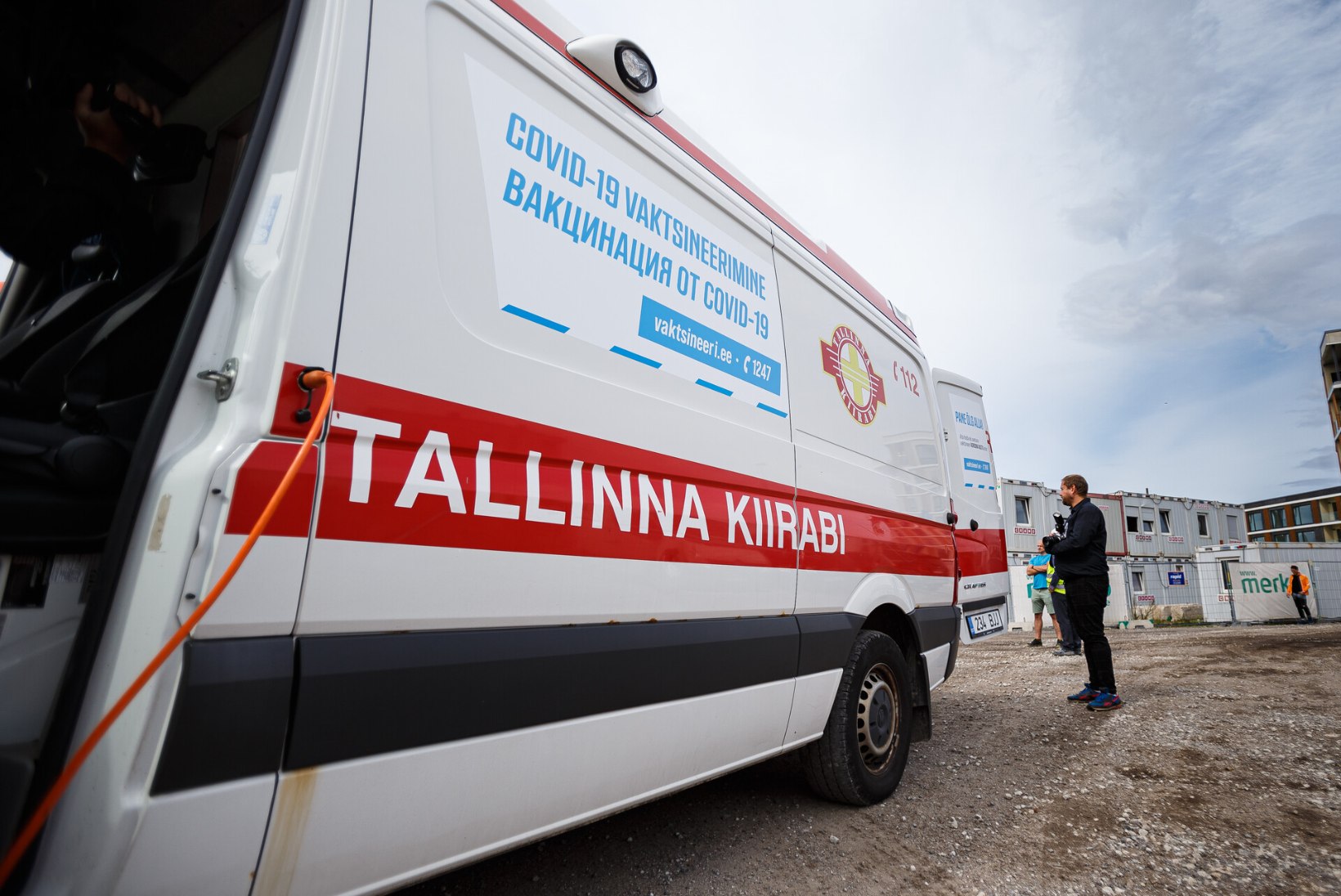 GALERII | UUS ALGATUS: Tallinnas saab nüüd kutsuda vaktsiinikiirabi! Regionaalhaiglas saab kaitsepookida ka elavas järjekorras