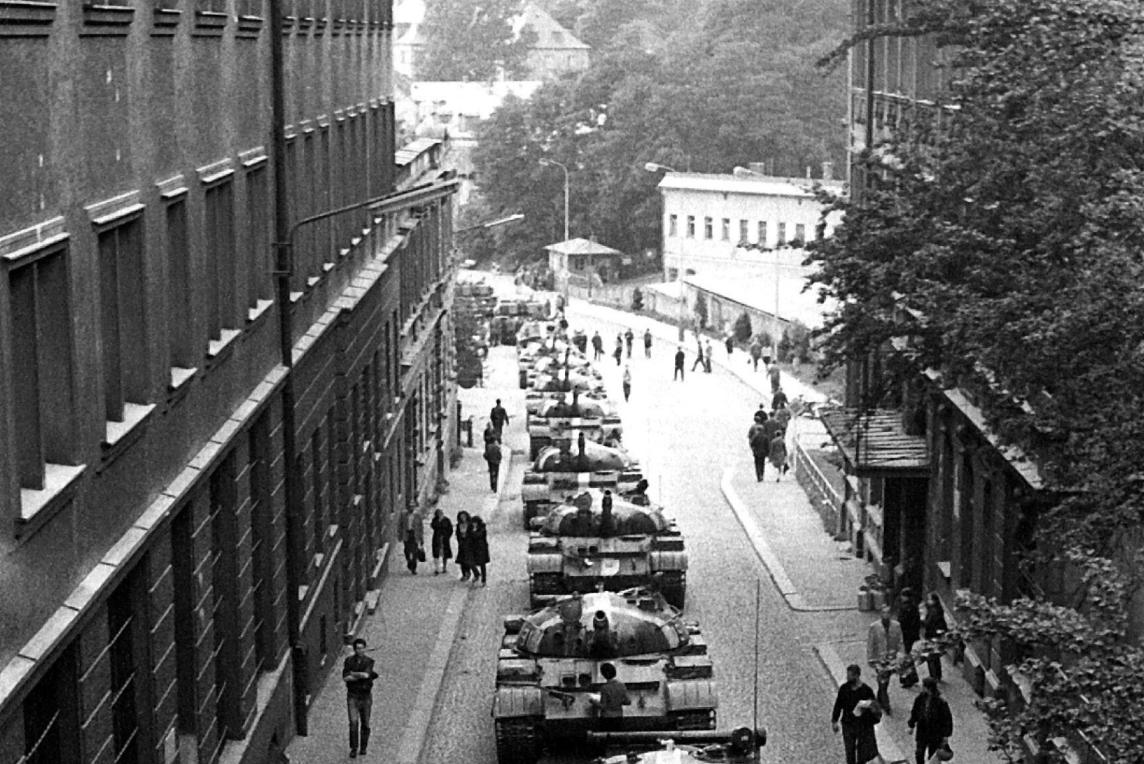 „Praha kevade“ lõpetamiseks tungisid Nõukogude väed 21. augustil 1968 Tšehhoslovakkiasse: „Sotsialistlik süsteem on hädaohus!“