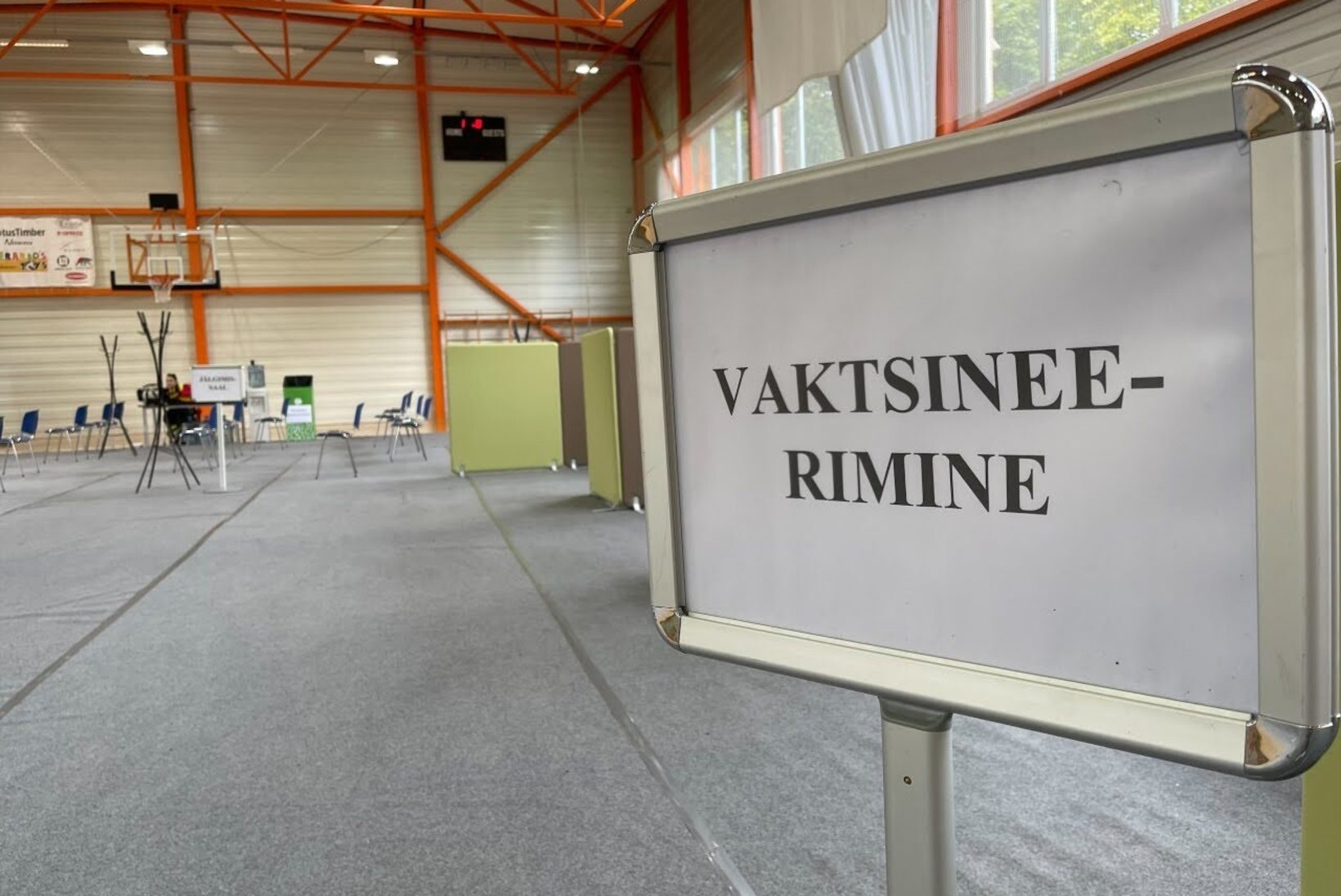 FOTOD | Kuues Tallinna gümnaasiumis vaktsineeriti päeva esimeses pooles ligi 400 inimest