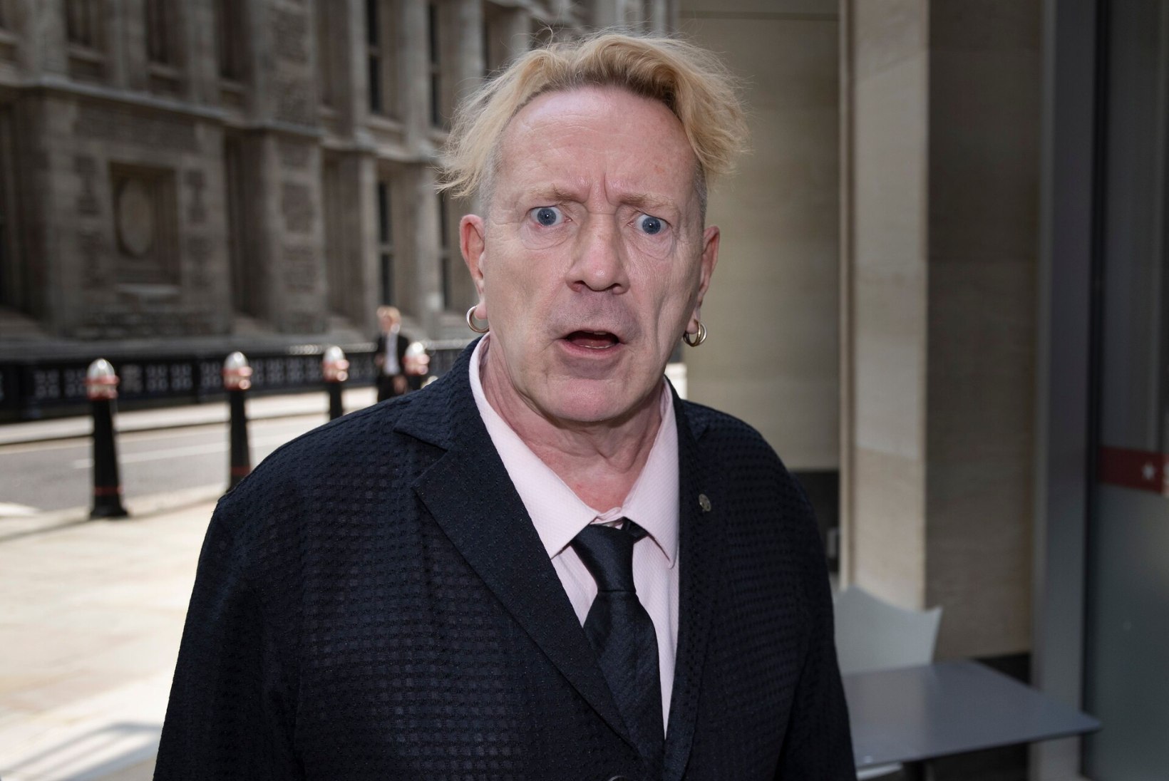 Lydonil ei õnnestunud keelata Sex Pistolsi muusika kasutamist uues seriaalis