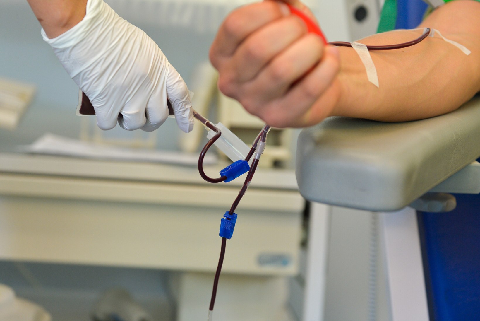 KOROONAVERI KÄRAB KÜLL: eestlased vaktsiini tõttu vereülekannetest ei loobu