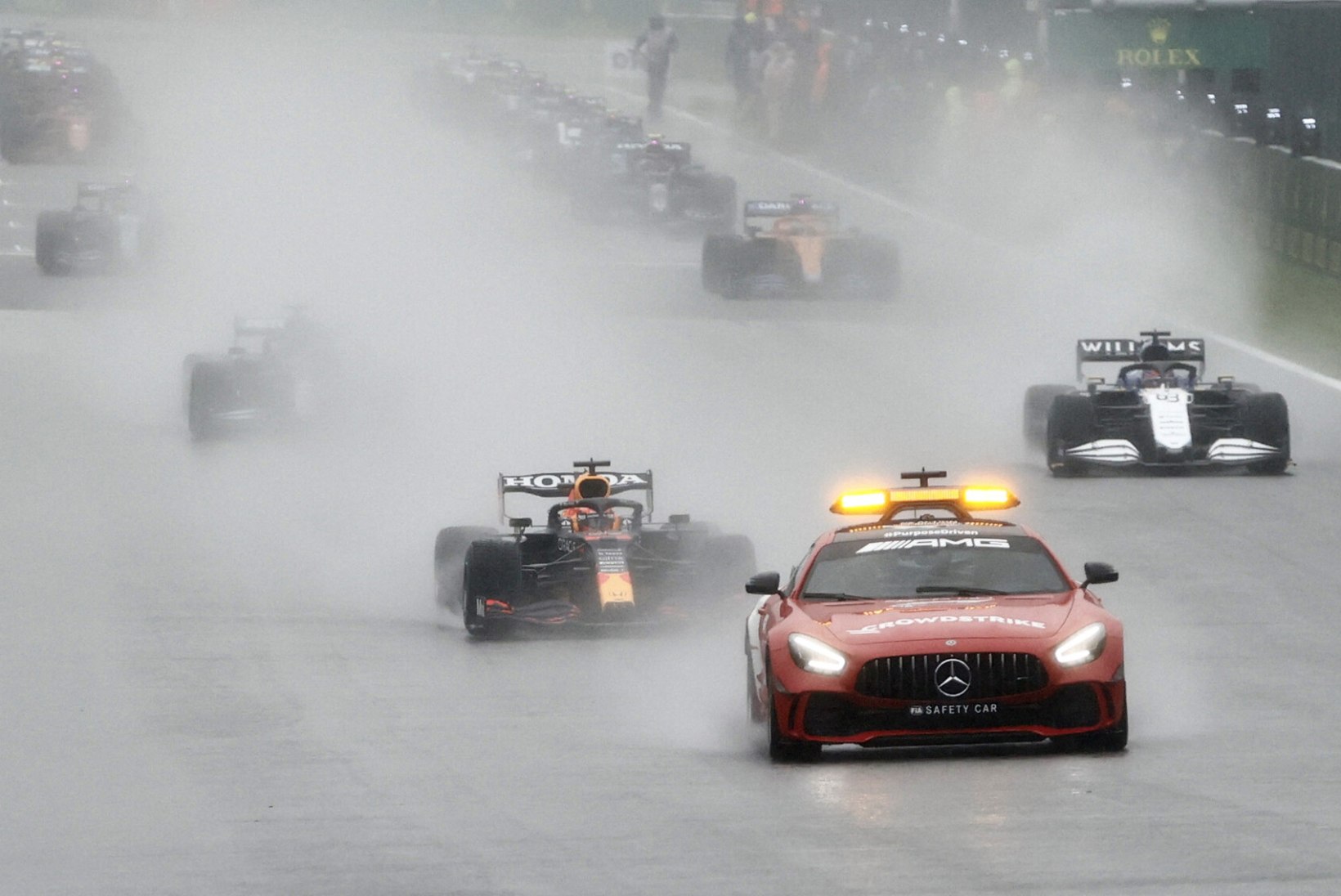 AJALOO LÜHIM GP! Belgia „võidusõit“ oli vaid paar ringi turvaauto taga kulgemist