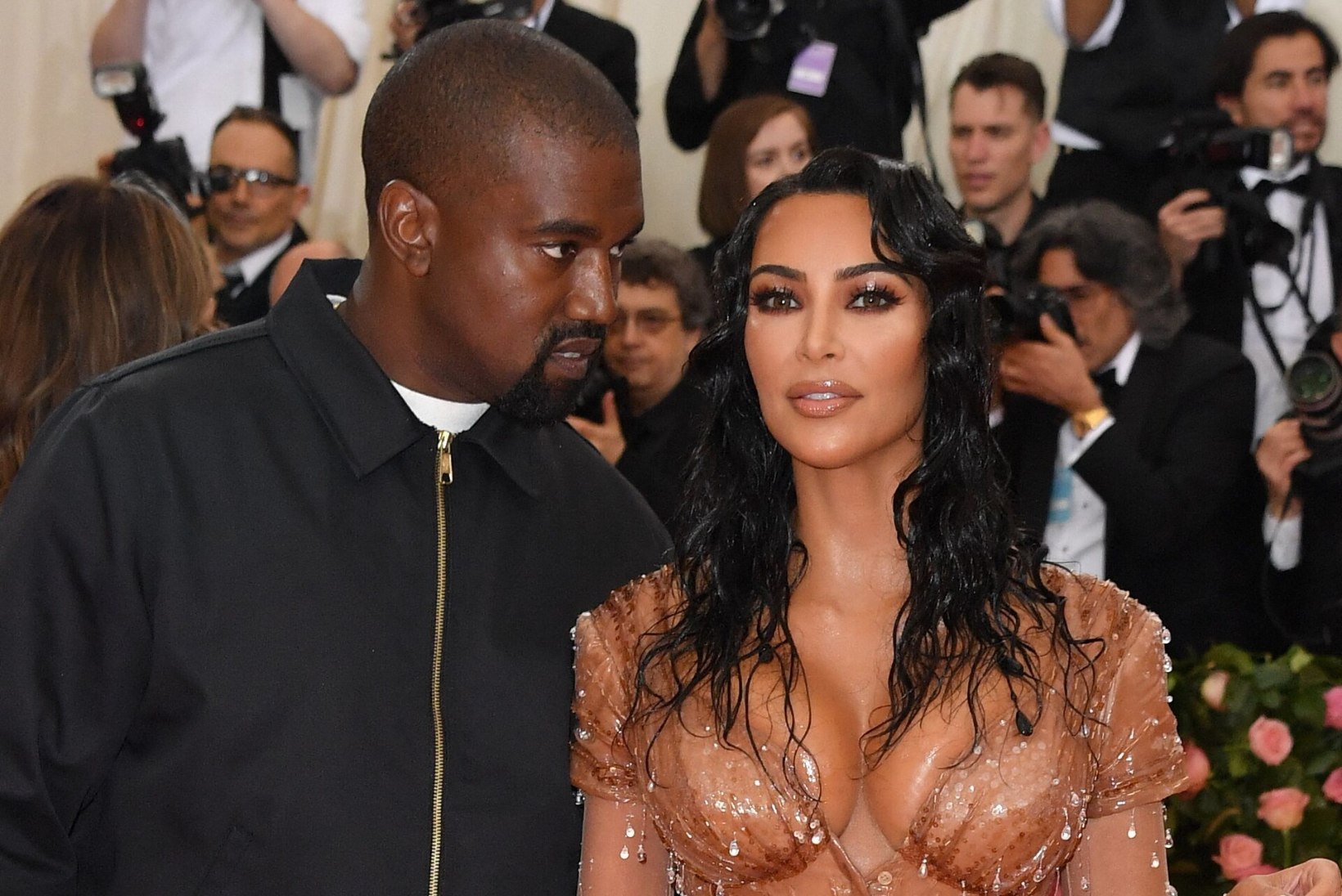 Kanye West murdis abielu ajal Kim Kardashianile truudust