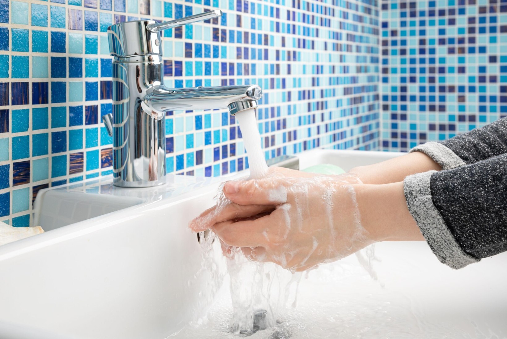 ODAV JA TÕHUS KAITSE: pese käsi nii, et hoida eemal viirused, bakterid ja kõhu-ussid!