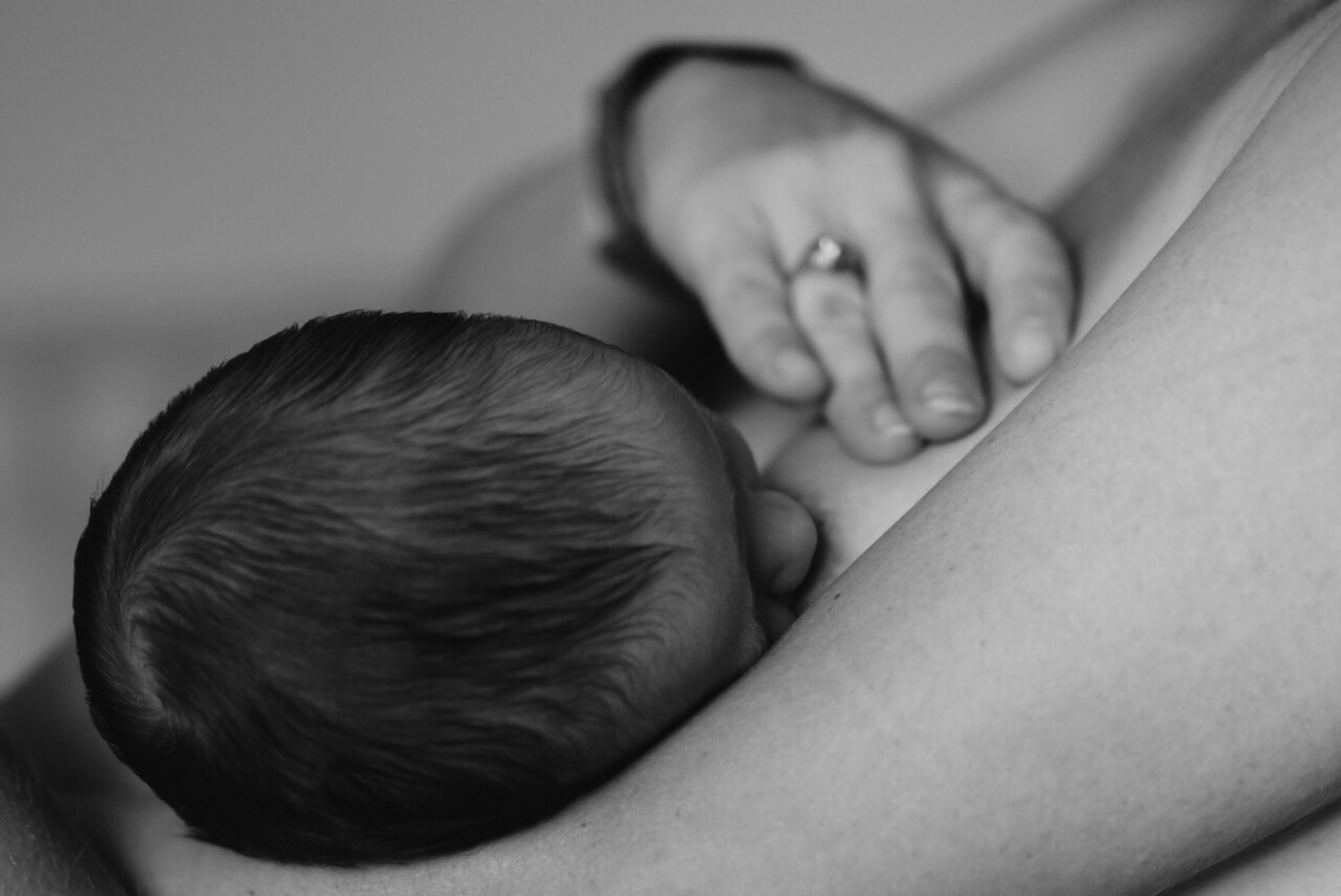 Koroona läbipõdenud emad annavad rinnapiimaga antikehi ka beebidele!