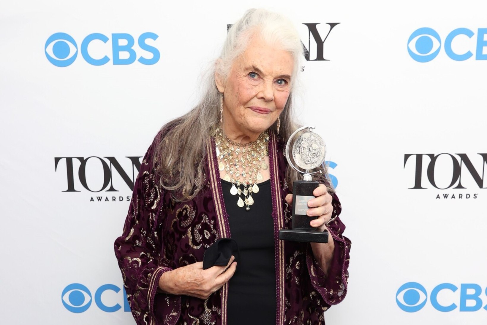 90aastane näitlejanna sai kõigi aegade vanimaks Tony teatriauhinna laureaadiks