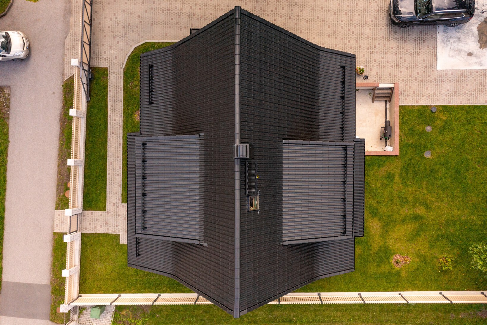 Lainelistest betoonkividest on saanud üks soodsamaid katusematerjale Eestis