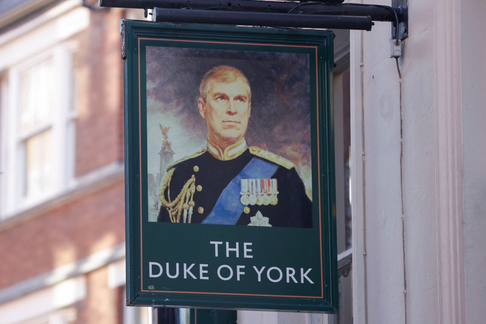 Yorki linn nõuab, et häbistatud prints Andrew'lt võetaks Yorki hertsogi tiitel