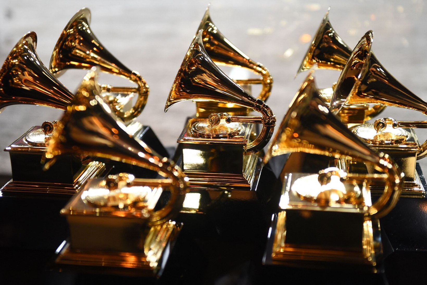 Grammyde jagamine lükkus aprilli