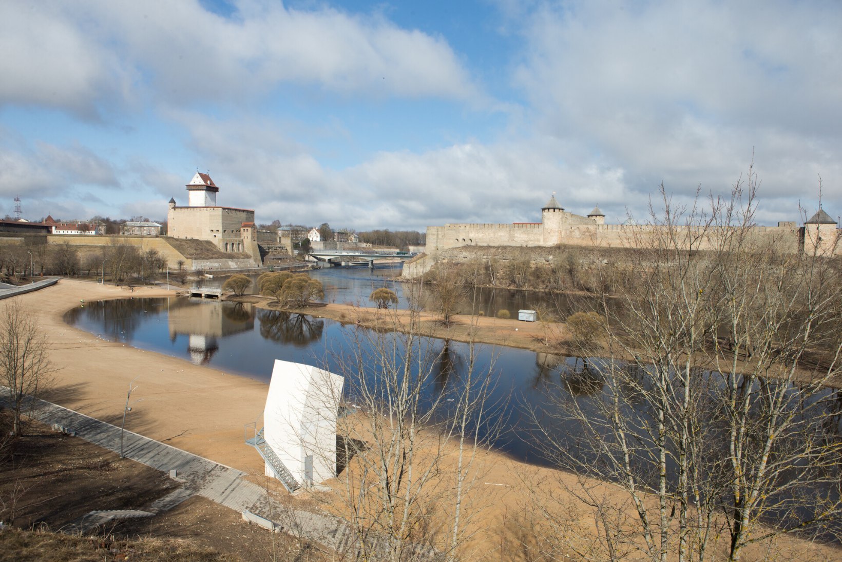 Tõnis Erilaiu lehesaba | Kuidas Narva võlvkäikudes ja jõesaarel varandust otsiti