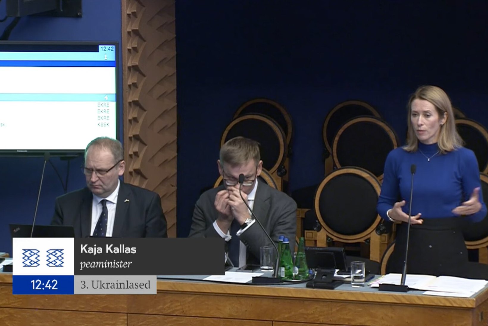VIDEO JA FOTOD RIIGIKOGUST | Terviseminister Peep Peterson paigaldas Kallase sõnavõtu ajal huule alla nikotiinipatja: mõistan, et sõltuvust tuleb ravida