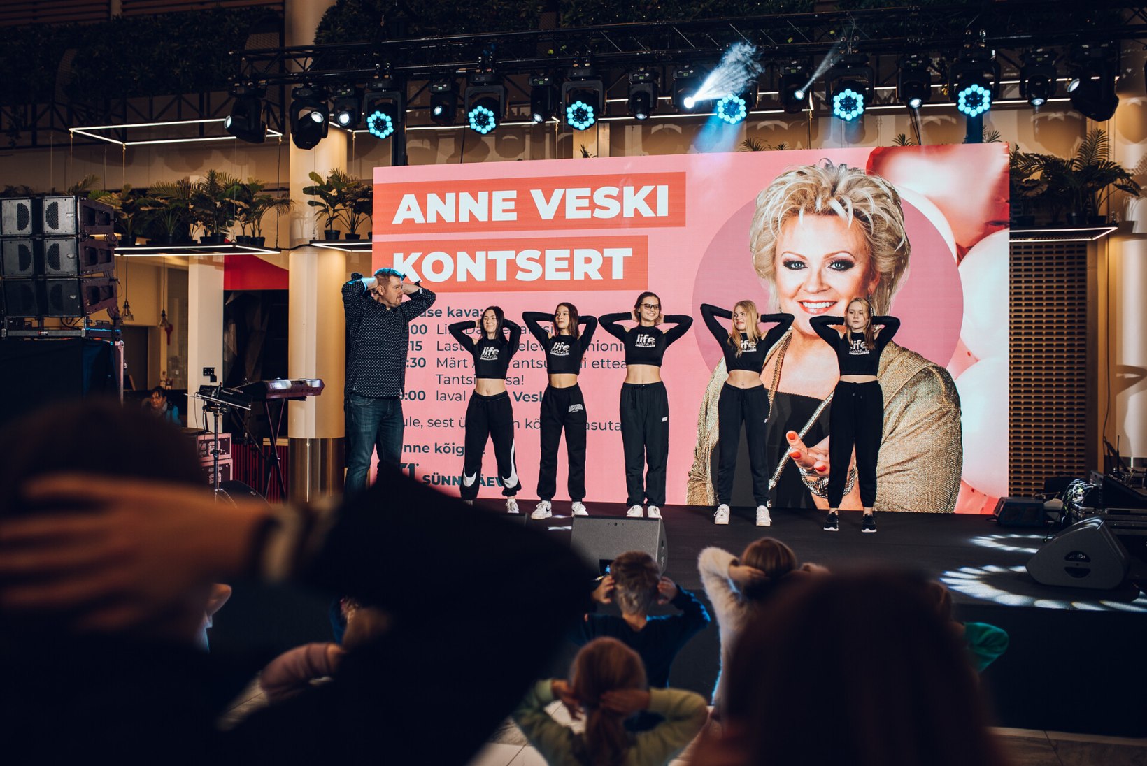 PILDIGALERII | Palavalt armastatud Anne Veski kontsert tõi meeletud rahvahulgad T1 sünnipäevale