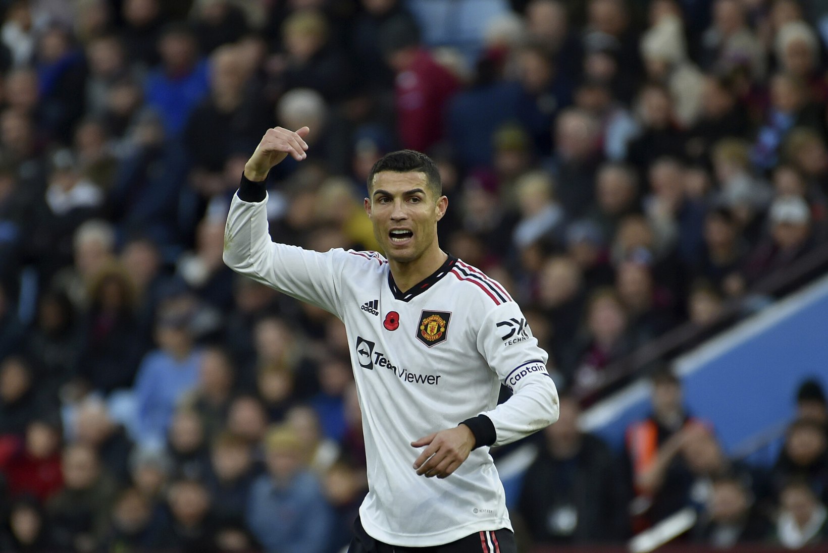 SUU PUHTAKS! Ronaldo tegi Manchester Unitedi köögist peatreenerini maatasa