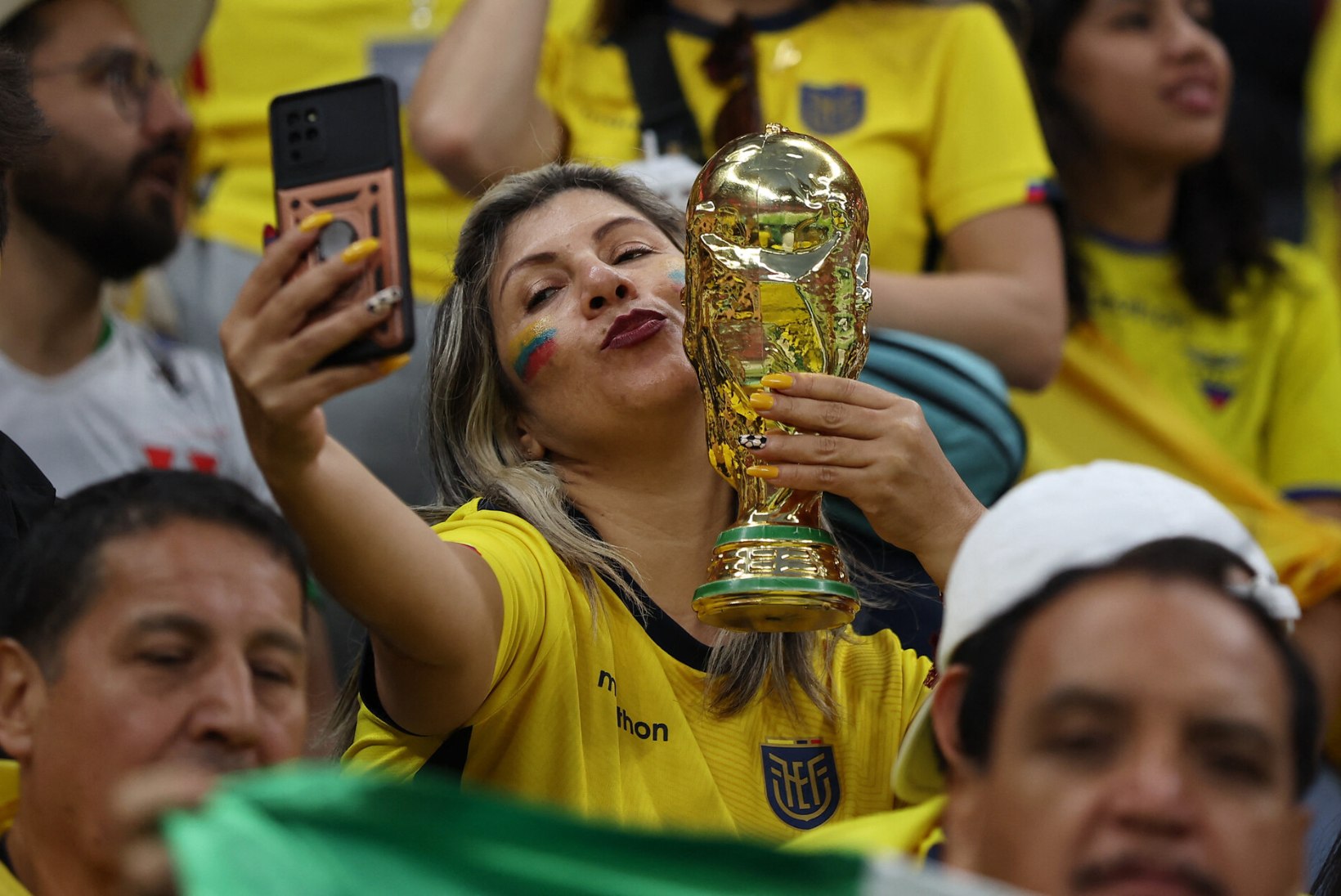 MM algas! Ecuador võttis hädiste peoperemeeste üle veenva võidu