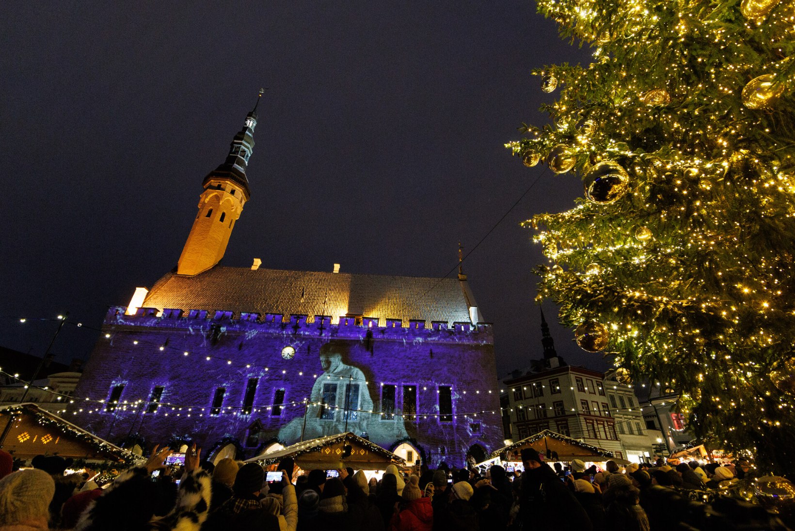 ARMASTATUD PAIGAKE: Tallinna vanalinna jõuluturg jõuab televaatajateni üle maailma