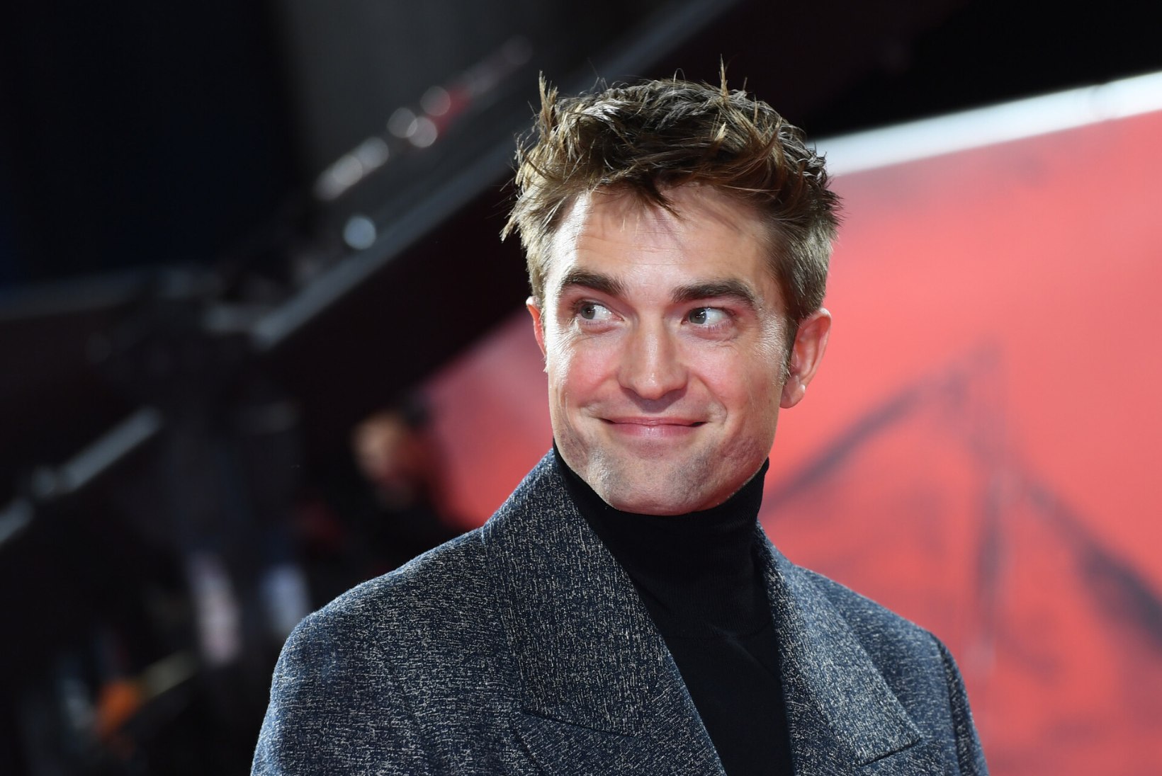 NELI ÜHIST AASTAT: Robert Pattinson nõustus esmakordselt pruudiga poseerima