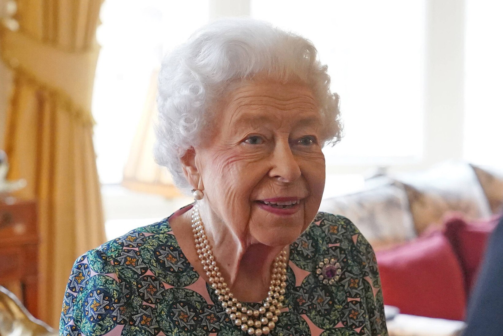 Kuninganna Elizabeth II kurtis terviseprobleemi üle: ma ei saa liikuda