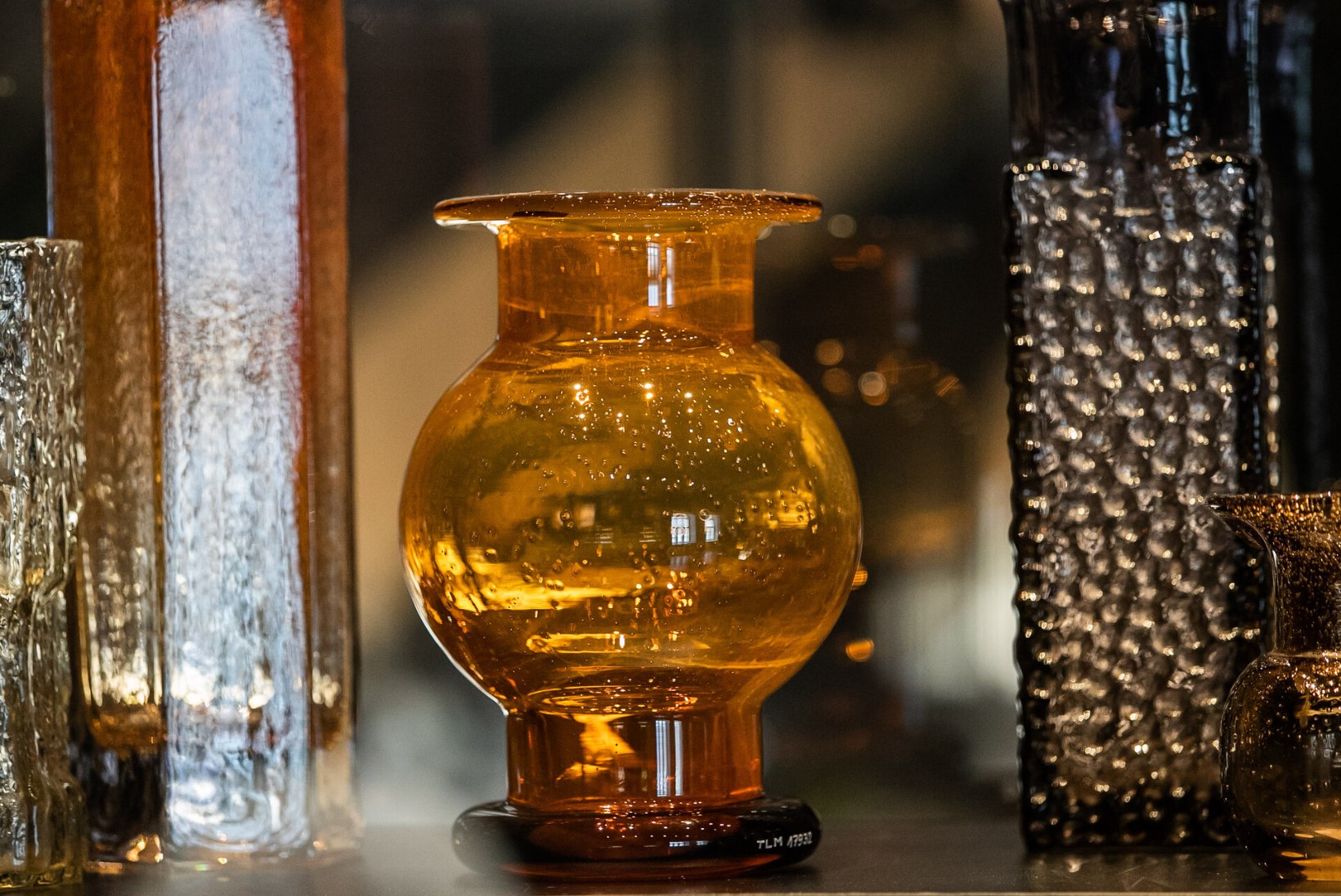 Näituse  „Klaasimeistrid“ kuraator Anne Ruussaar: enim tõmbavad külastajaid Tarbeklaasi ja Lorupi vitriinid