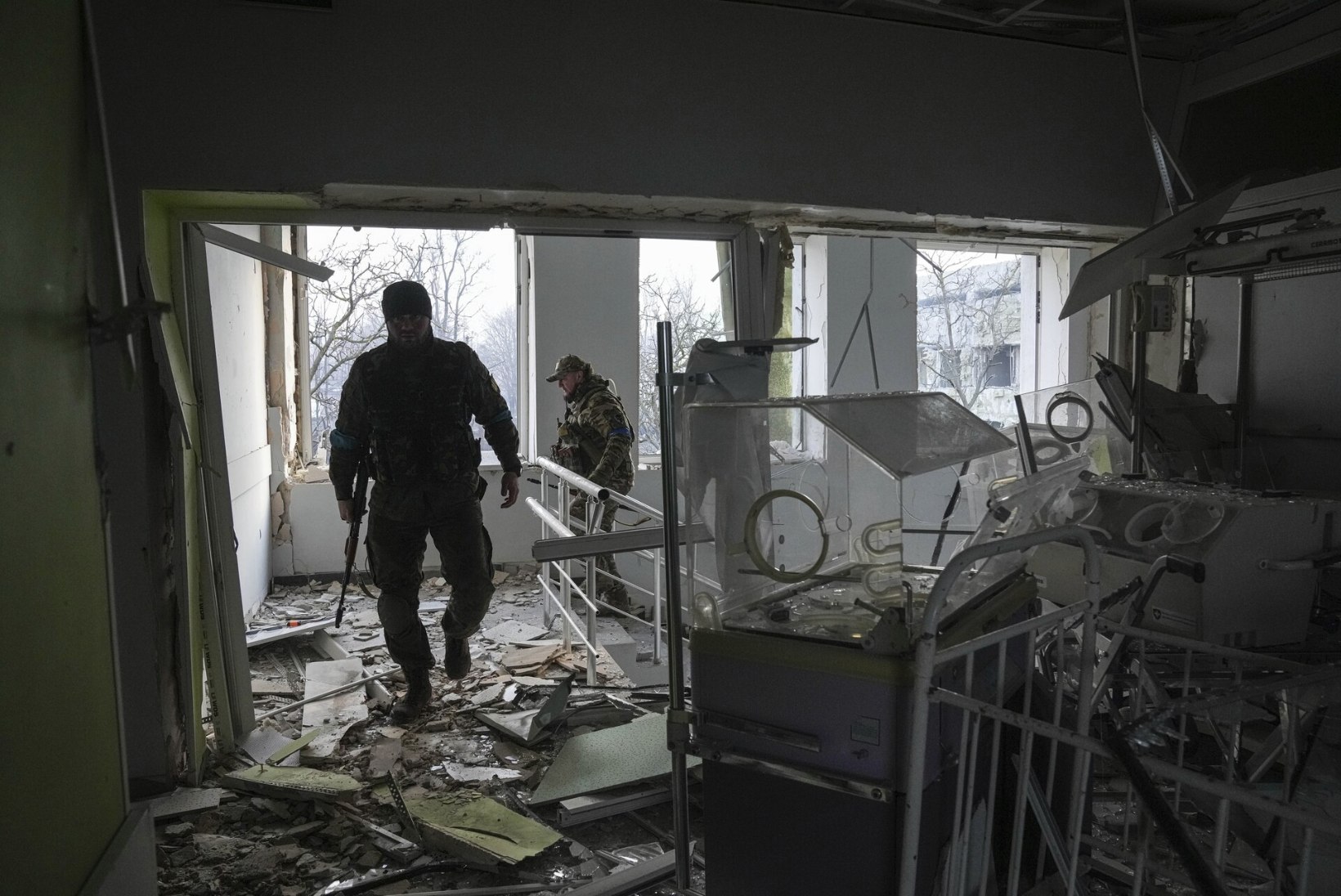 „TAPKE MIND KOHE!“ Ukraina sünnitushaigla pommitamises vigastatud naine anus surma, kui tema vastsündinu hukkus