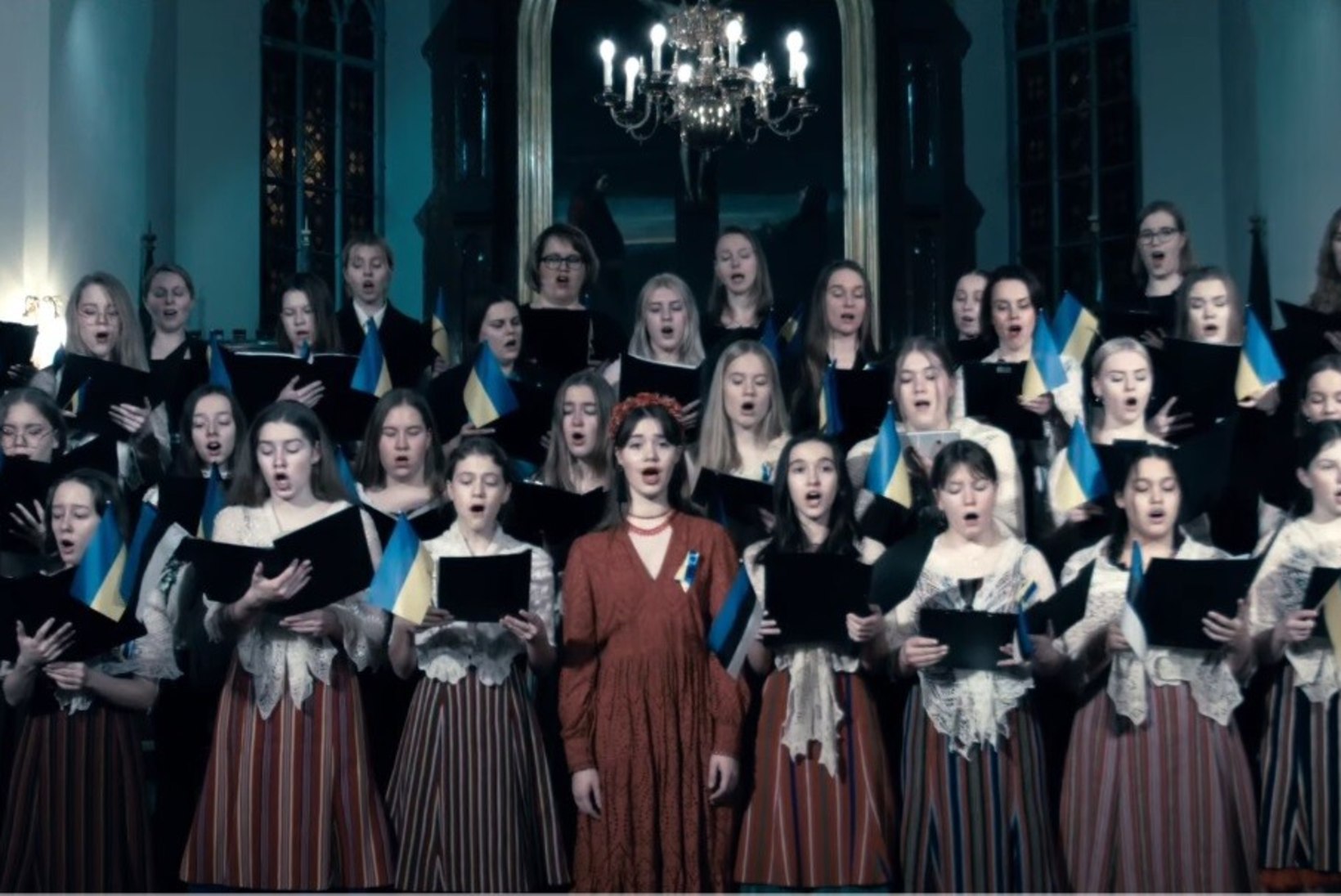 VIDEO | Eesti koor laulis sõjas kannatavate inimeste toetuseks Ukraina hümni 