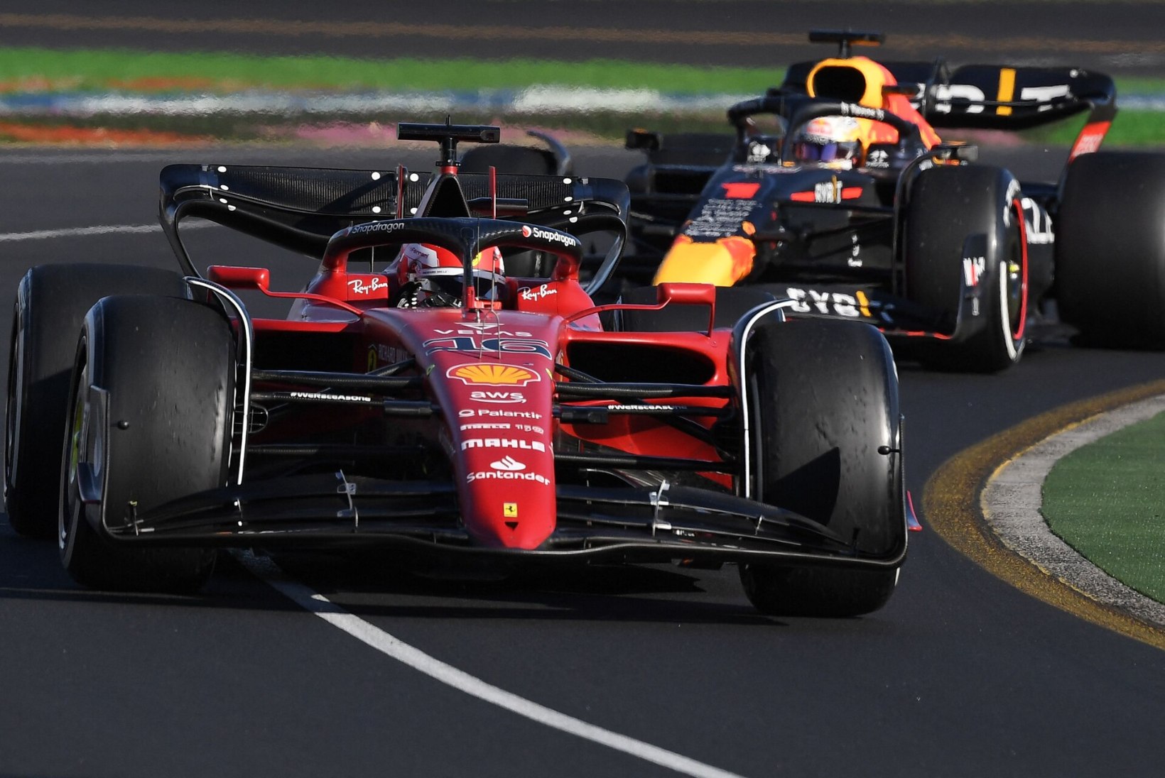 Hooaja algust valitsenud Leclerc hoiab madalat profiili, Verstappen on uue masinaga hädas 