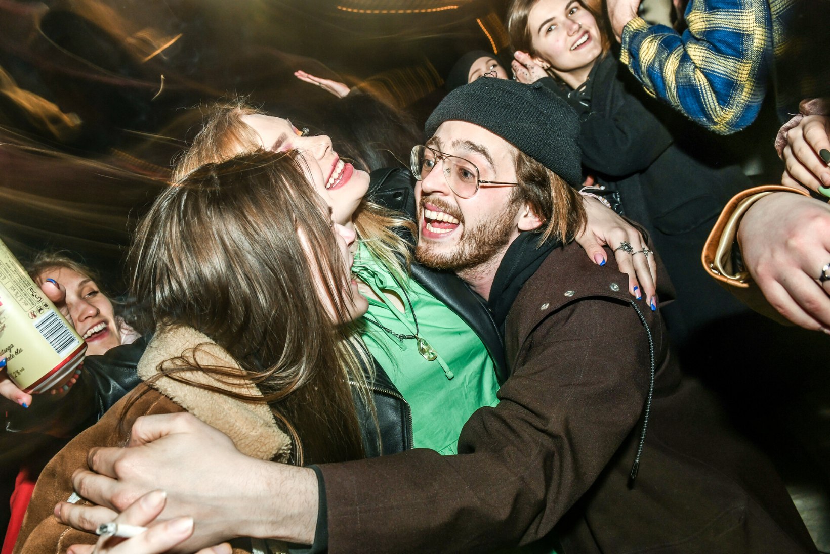 GALERII | TUDENGITAIFUUN: piiranguteta elu nautivad üliõpilased ja asjaarmastajad jorutasid rõõmsalt Tartu öölaulupeol