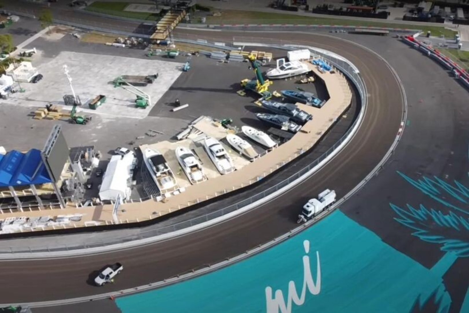 FOTOD | Kas nutta või naerda? Vormel 1 sarja Miami GP toimub asfaldile joonistatud jahtklubi ümber